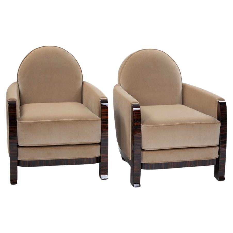 Pair of very elegant and early Art Déco armchairs with Macassar veneer.
The narrow and long armchair with the cleverly designed front impresses with its details.
The front is slightly rounded towards the front and ends with a small shoe.
The rear