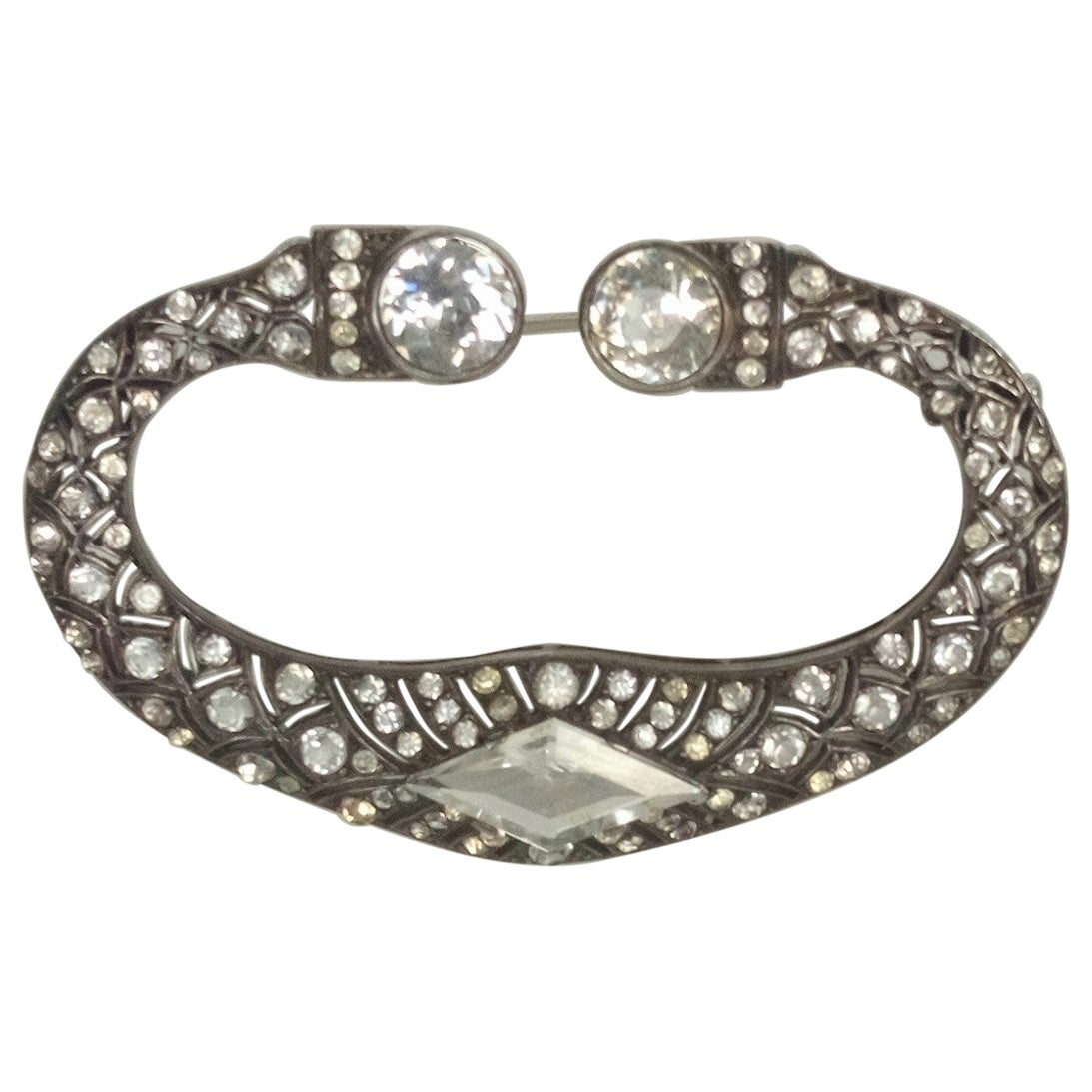 Eleganza della spilla in pasta Art Deco francese