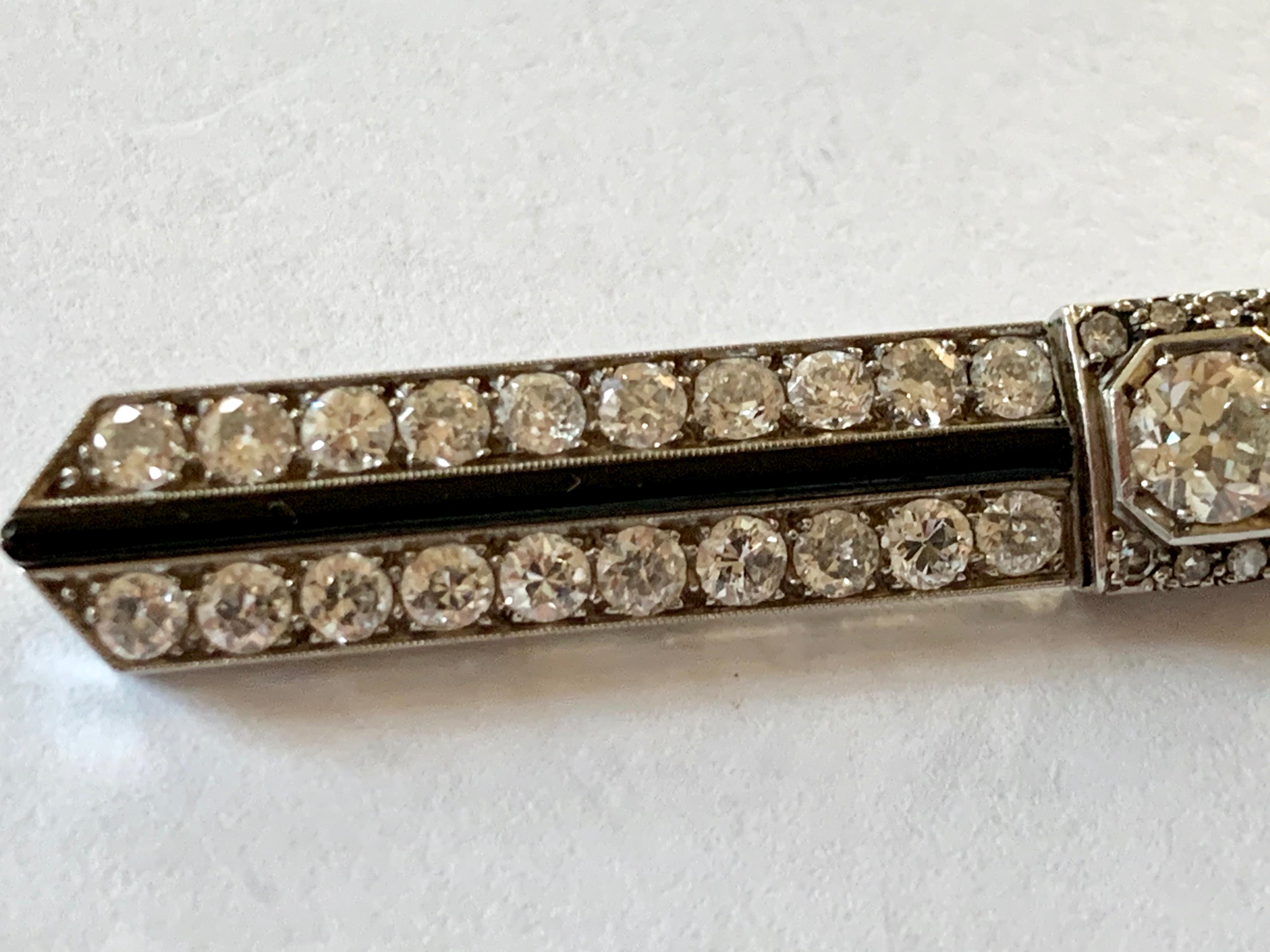 Elegant French Art Deco Platinum Diamond and Onyx Bar Pin Brooch In Good Condition For Sale In Zurich, Zollstrasse