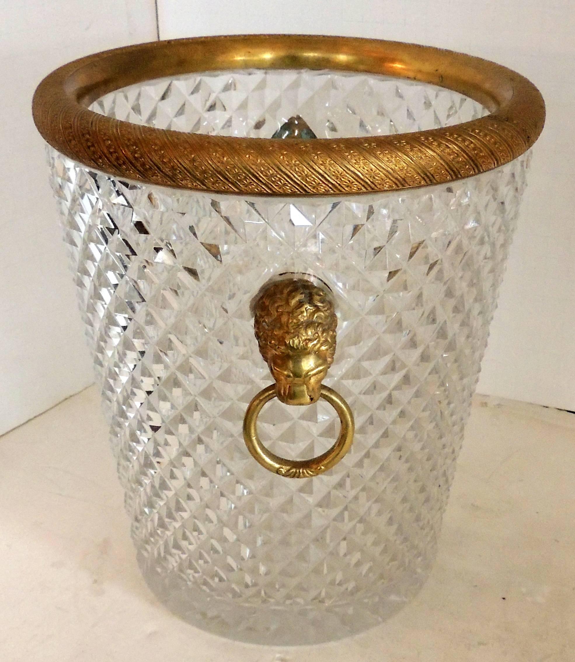 Elegant and very fine french neoclassical baccarat style lion handle doré bronze ormolu mounted and diamond cut crystal ice/champagne bucket.
Unsigned.