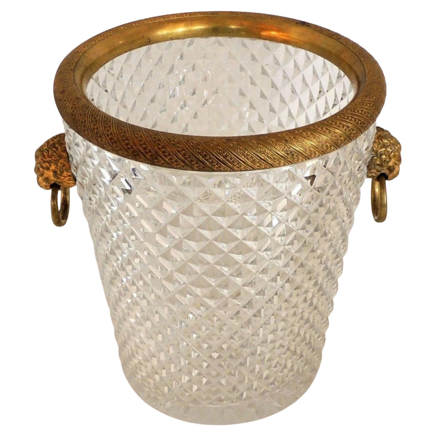 Néoclassique Elegant seau à glace en cristal d'orfèvrerie à poignée de lion de Baccarat (France) en vente