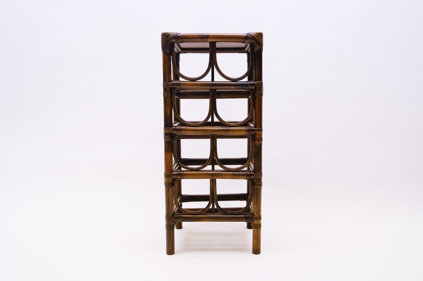 Elegant French bamboo and rattan wine rack for eight bottles with shelf

Very good condition, the decorative sheathing is missing on the right side. Hardly noticeable.