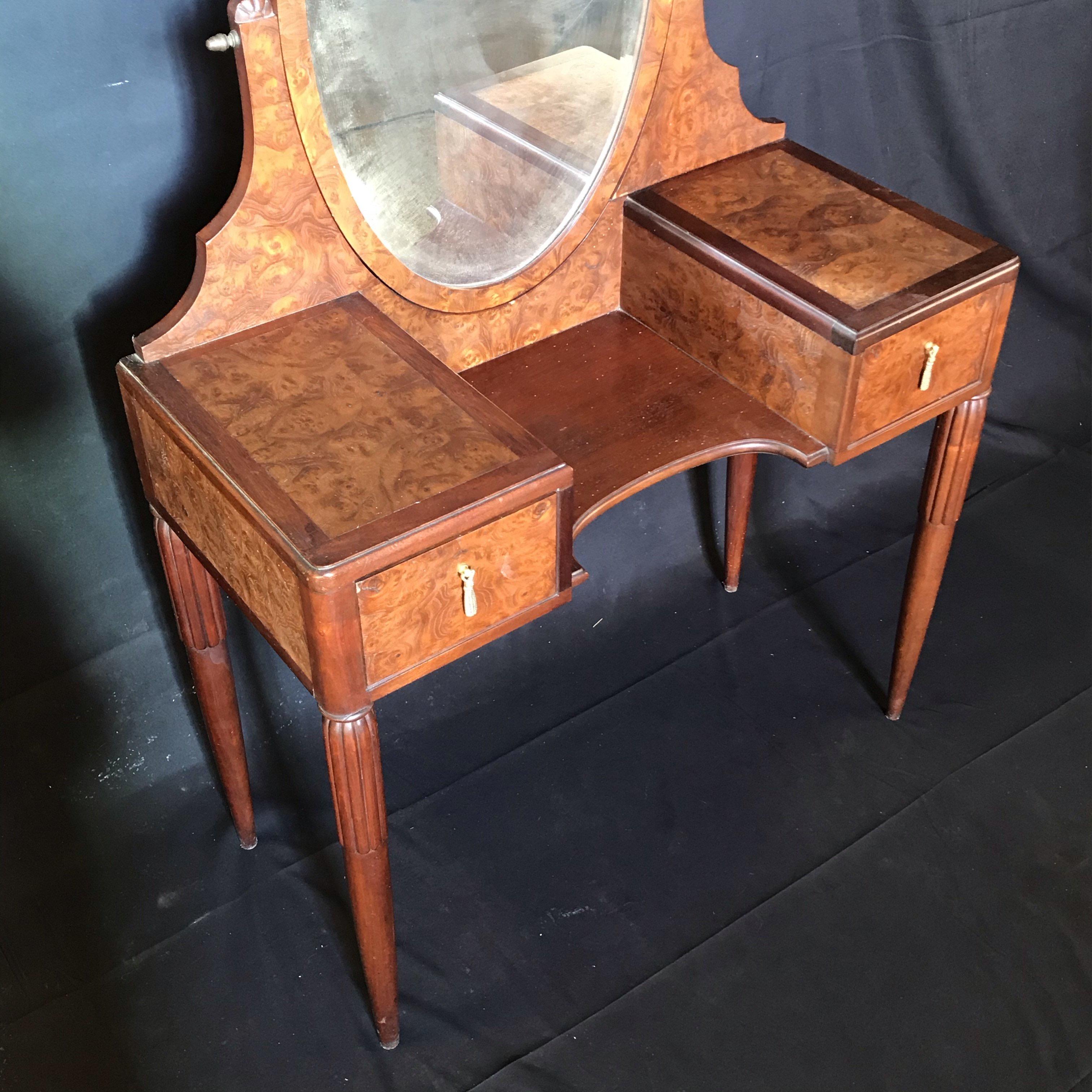 French burled walnut dressing table with beveled mirror - in great shape! Beautifully turned reeded legs and marquetry detail.
Measures: H desk top 28.25”
H skirt 22”
#4951.