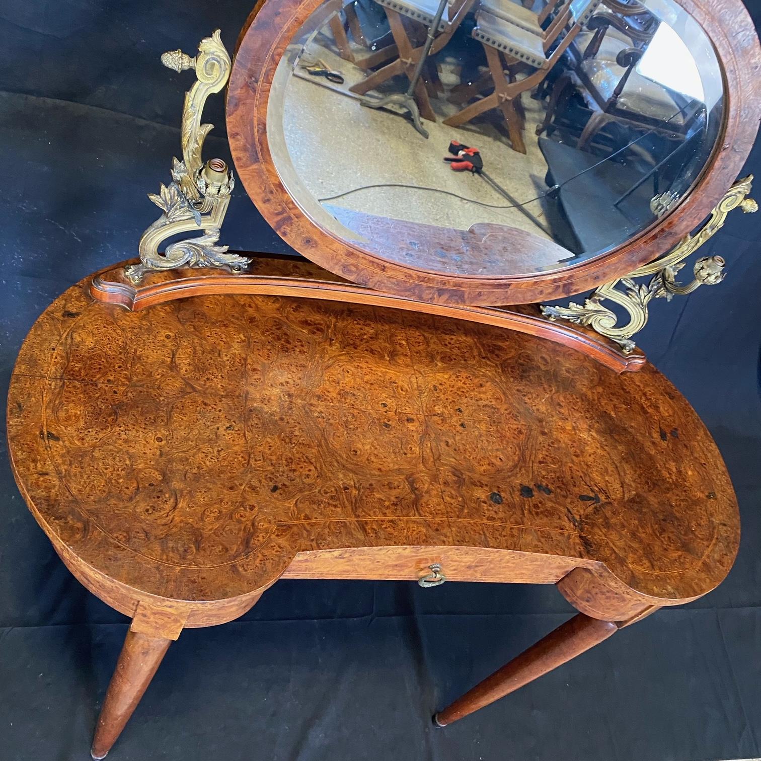 Elegant French Burled Walnut Dressing Table with Bronze Mounted Side Candelabra In Good Condition For Sale In Hopewell, NJ