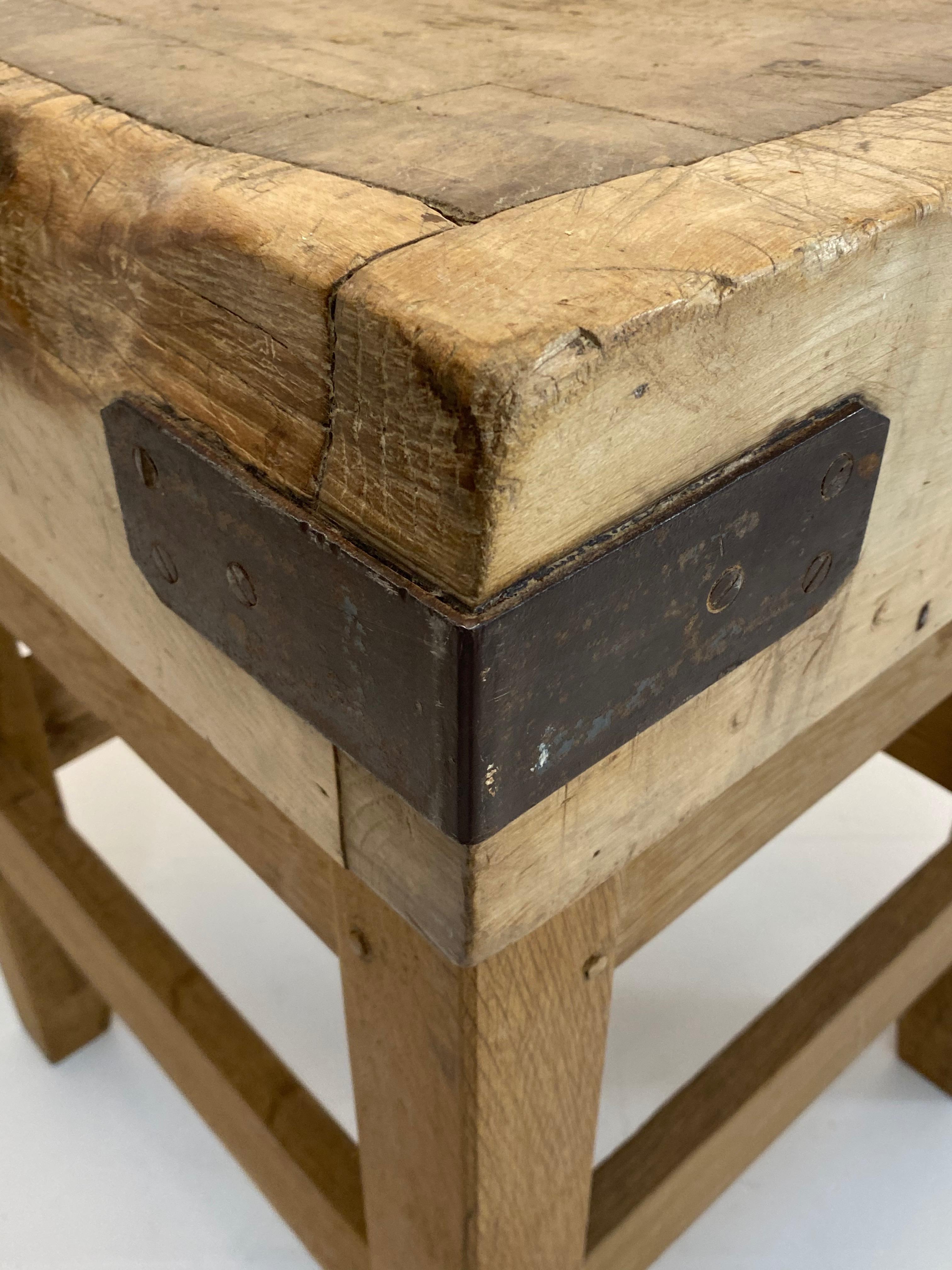 Antique French Butchers block, free standing with a thick top of 18 centimeters on a fixed 4 leg base.
Nice round stamp, mark on the front,
4 great metal joints to hold the top together
the beechwood has a great patina and the top has a very nice