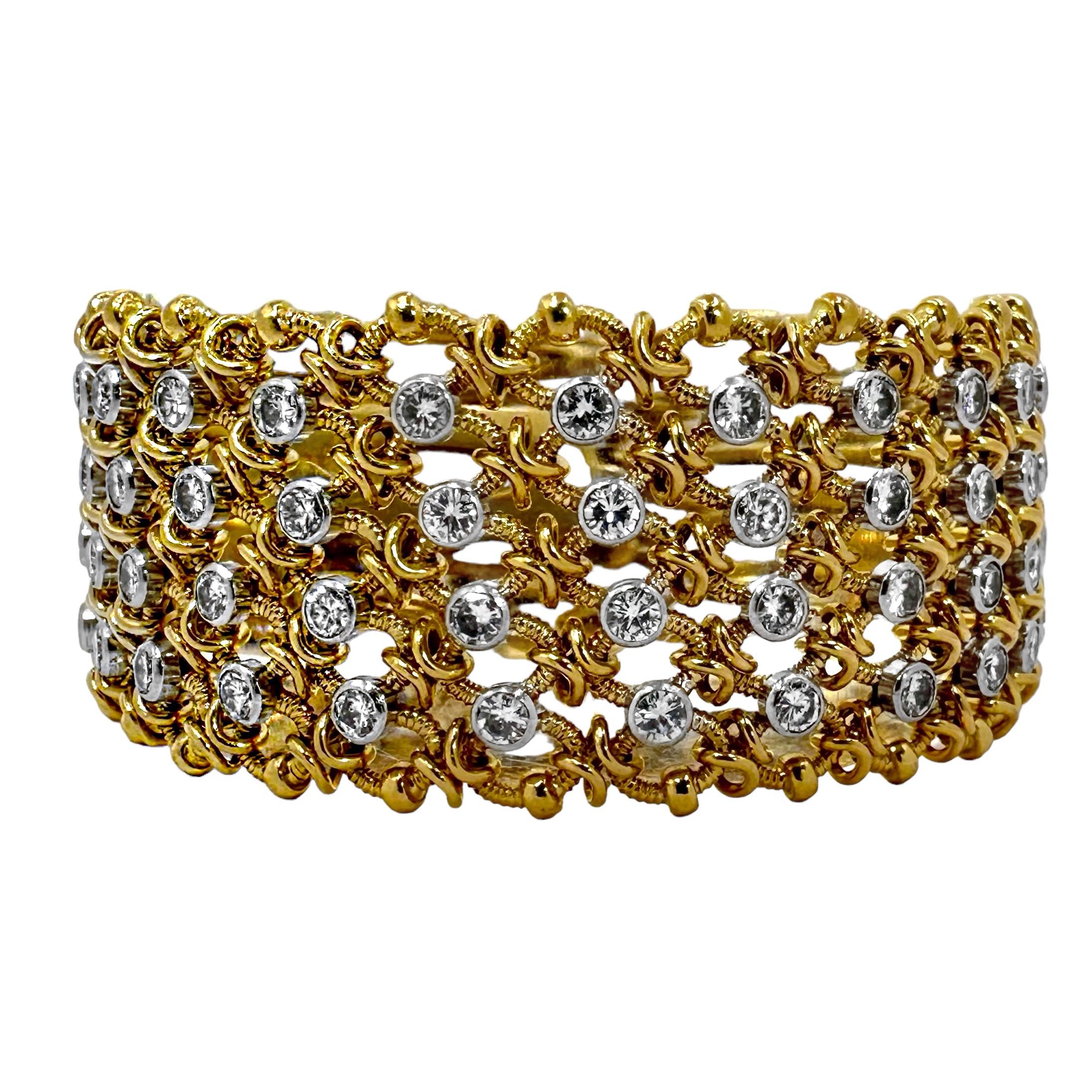 Dieses elegante Armband von Cartier verkörpert den Inbegriff von Stil und Qualität von  der Mitte des 20. Jahrhunderts. Insgesamt 104 runde Diamanten im Brillantschliff von feinster Qualität, jeder in einer individuellen Platinlünette gefasst, sind