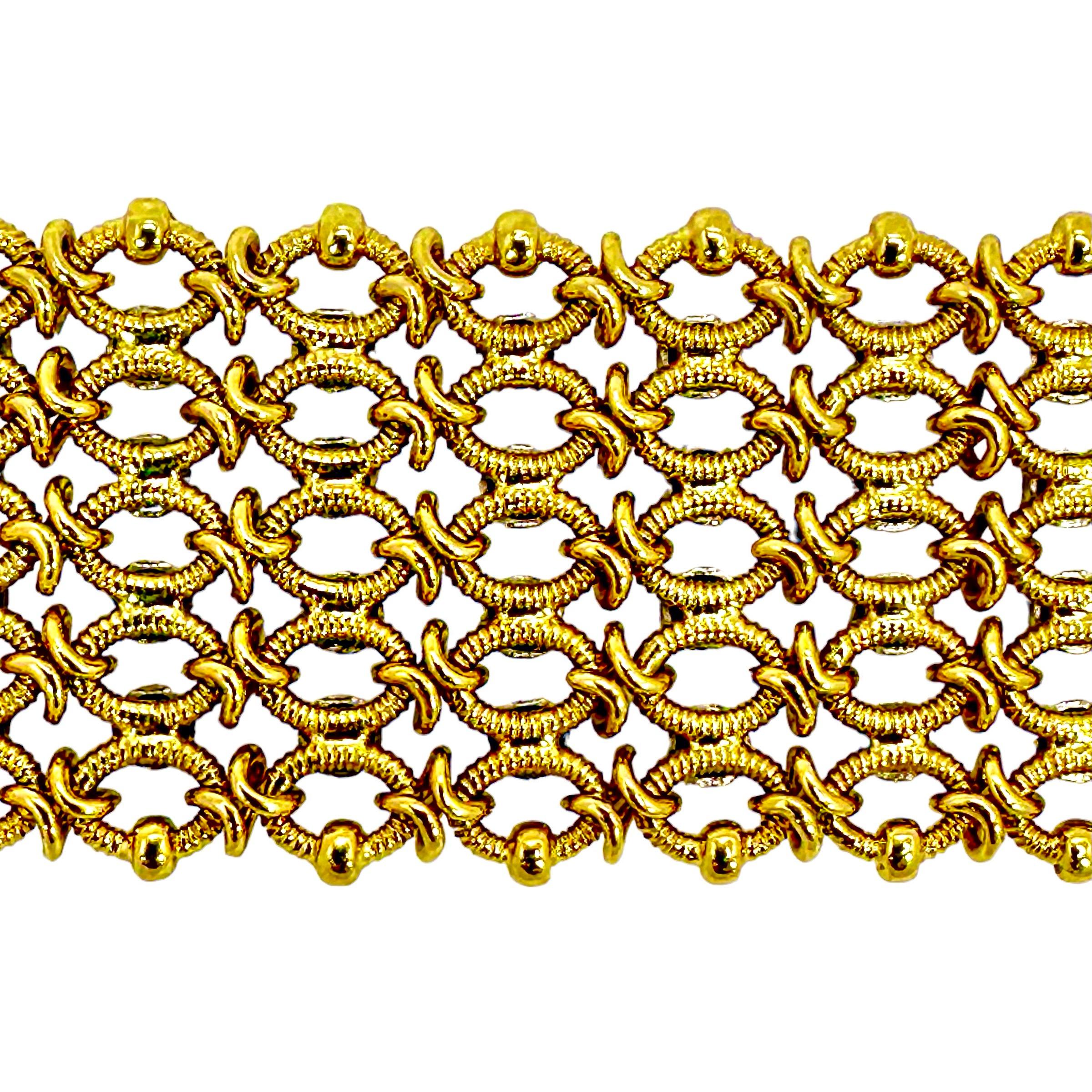 Elegantes französisches Cartier-Armband aus 18 Karat Gelbgold und Diamanten, über einem Zoll breit (Brillantschliff) im Angebot