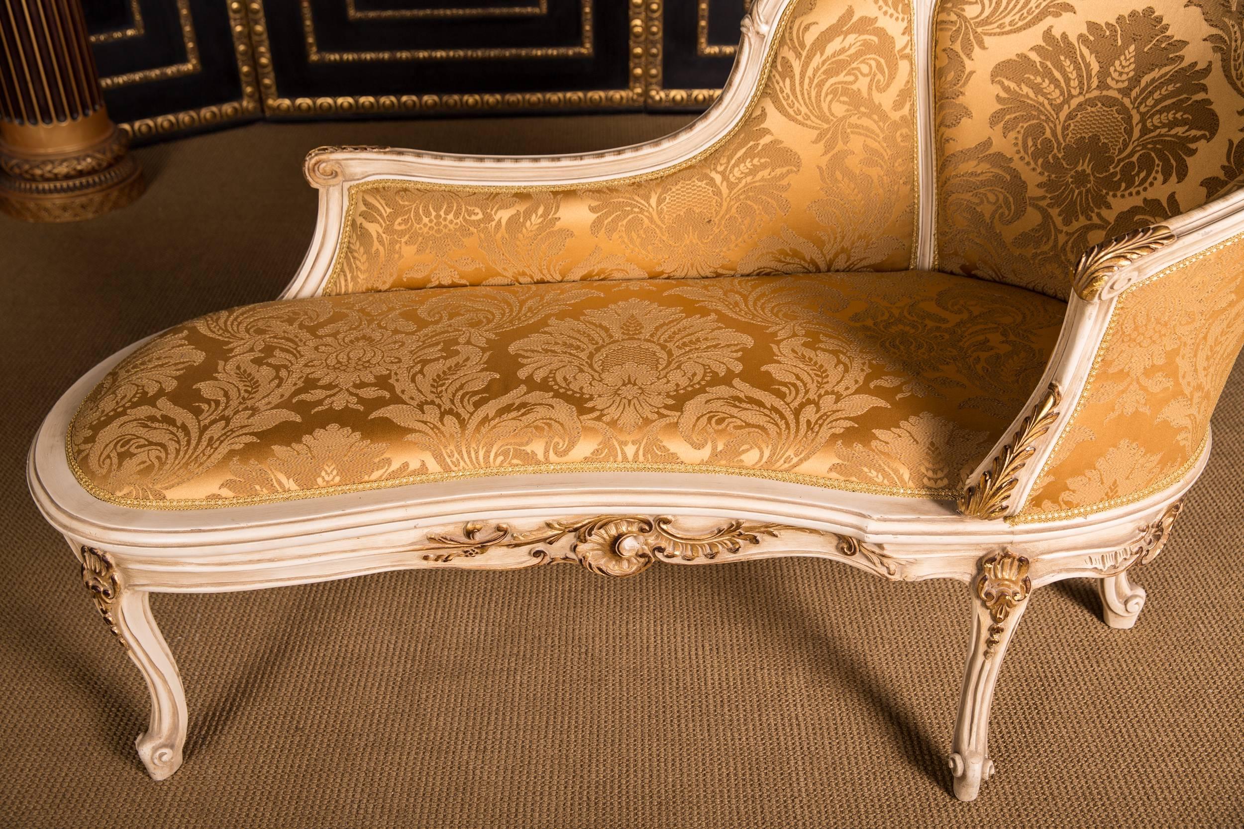 Hand-Carved Elegant French Chaise Longue in Louis Quinze Style