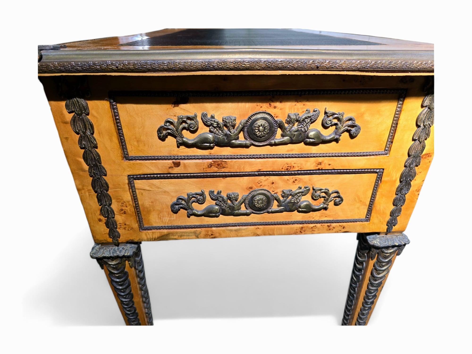 Eleganter französischer Schreibtisch, um 1920 im Angebot 5