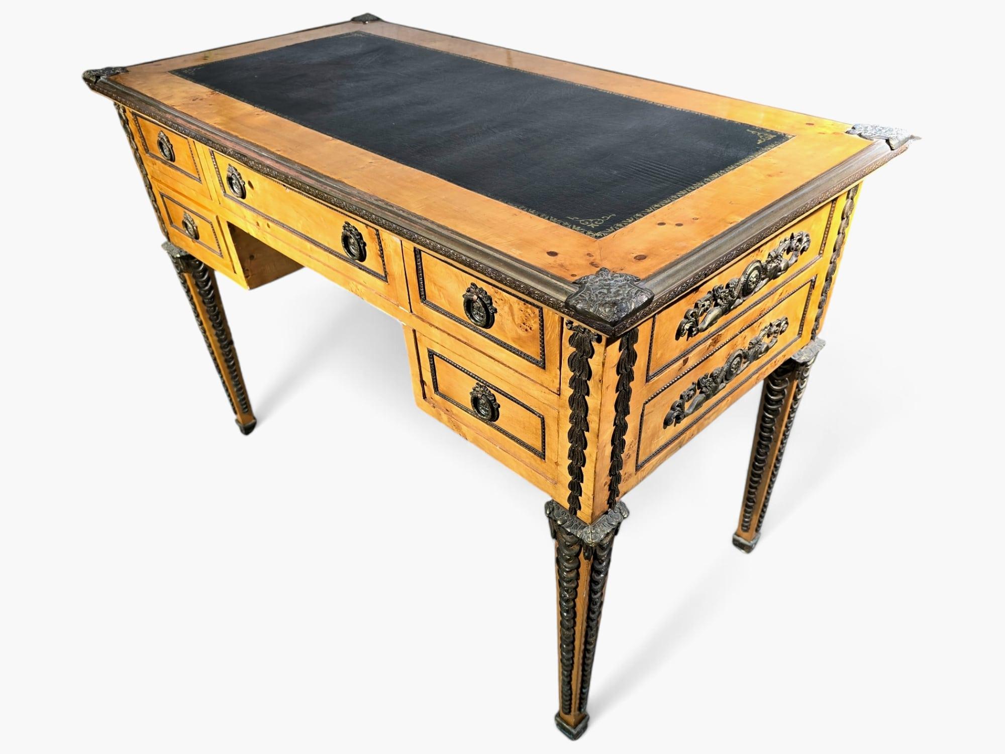 Eleganter französischer Schreibtisch, um 1920 im Angebot 7
