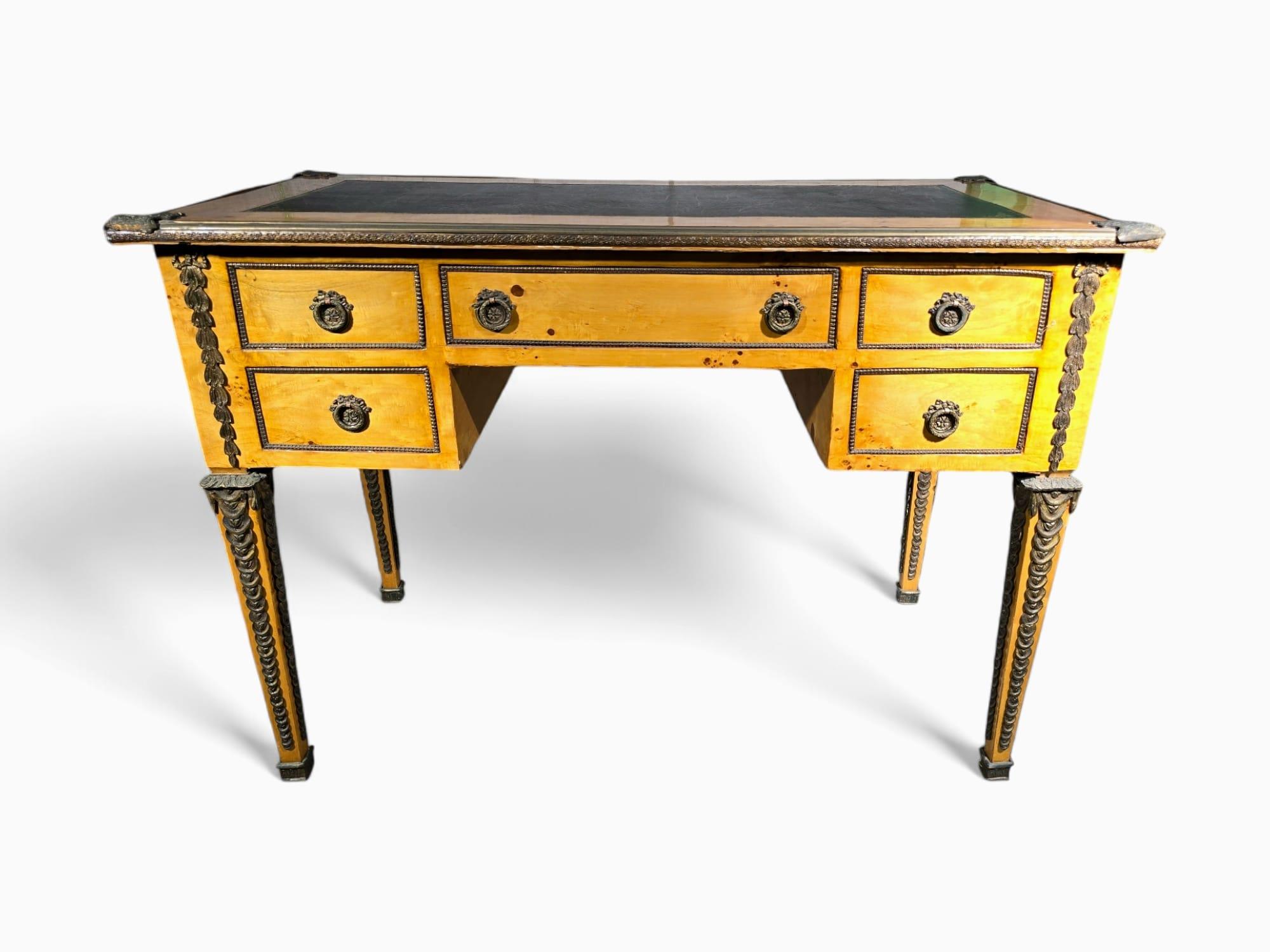 Eleganter französischer Schreibtisch, um 1920 im Angebot 9