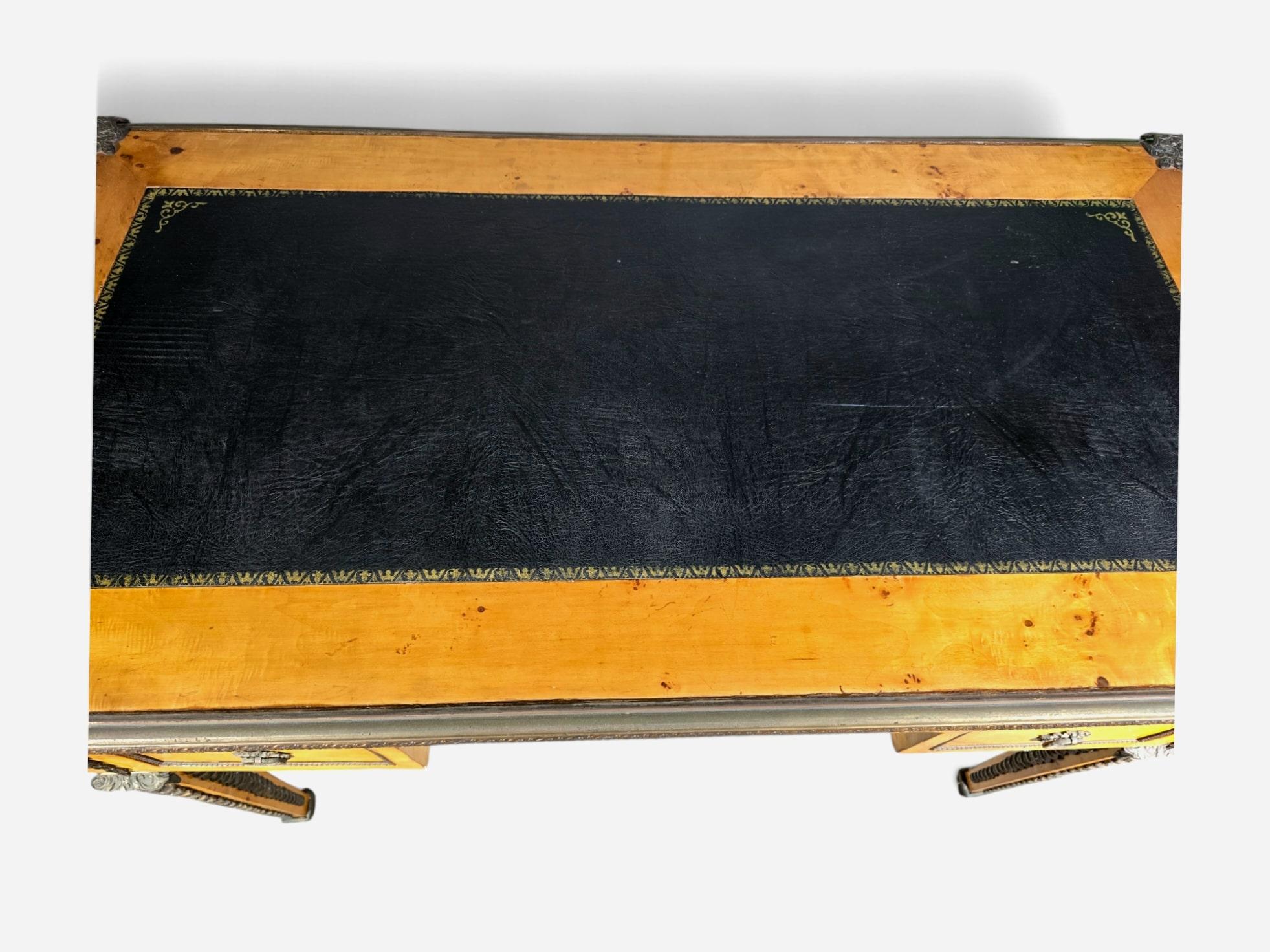 Eleganter französischer Schreibtisch, um 1920 im Angebot 11