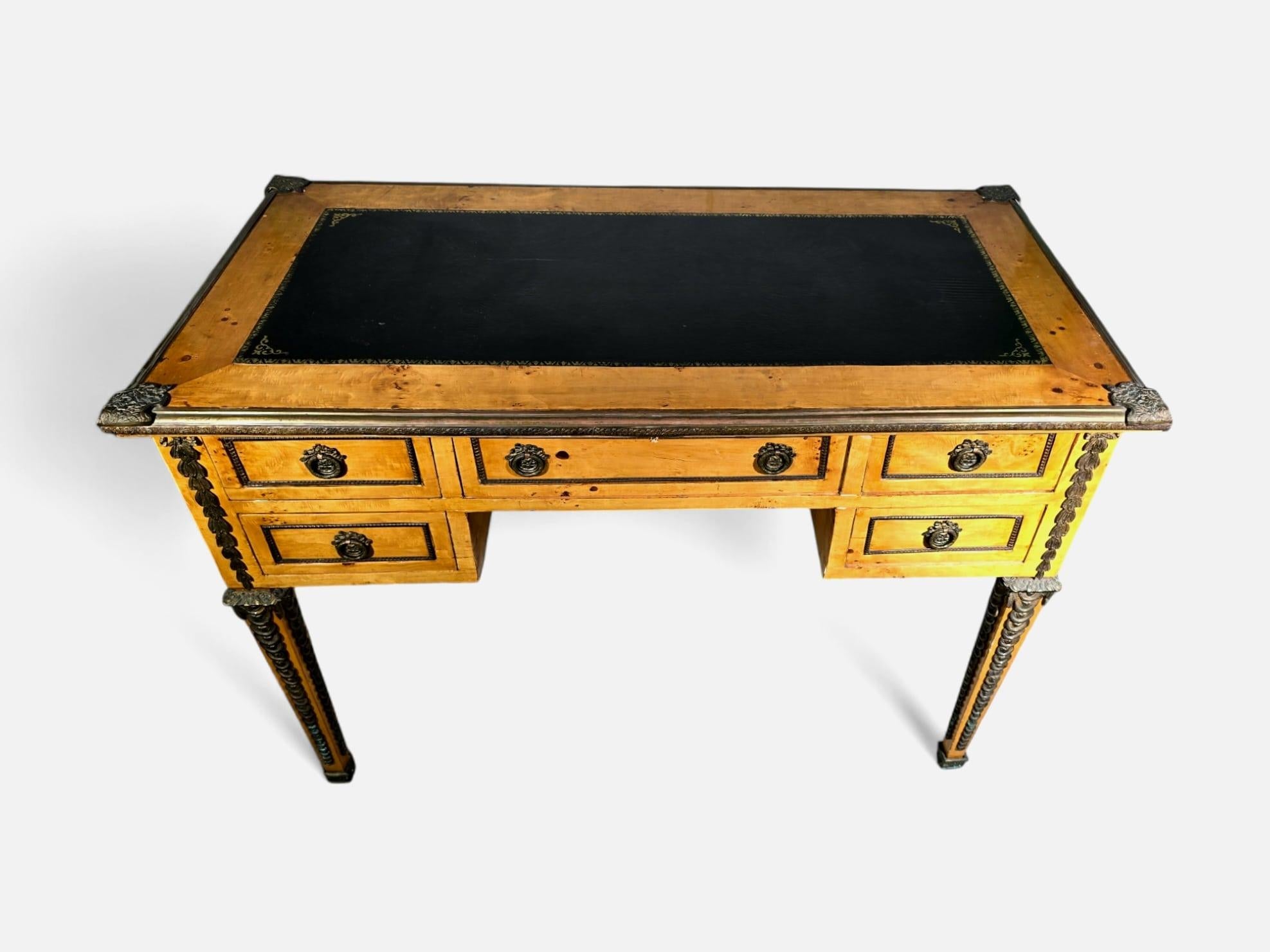 Eleganter französischer Schreibtisch, um 1920 im Zustand „Gut“ im Angebot in Madrid, ES