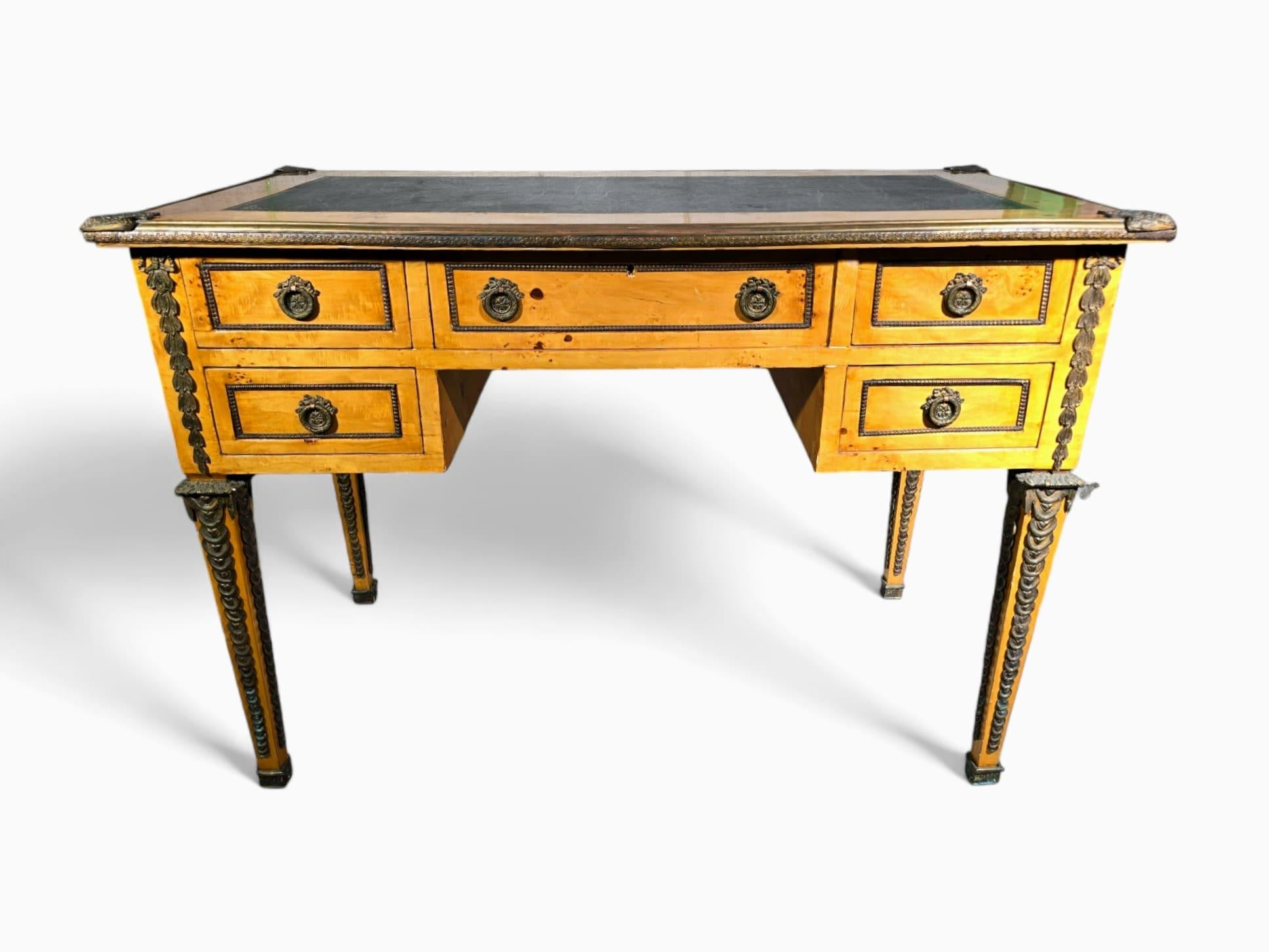Eleganter französischer Schreibtisch, um 1920 (Frühes 20. Jahrhundert) im Angebot