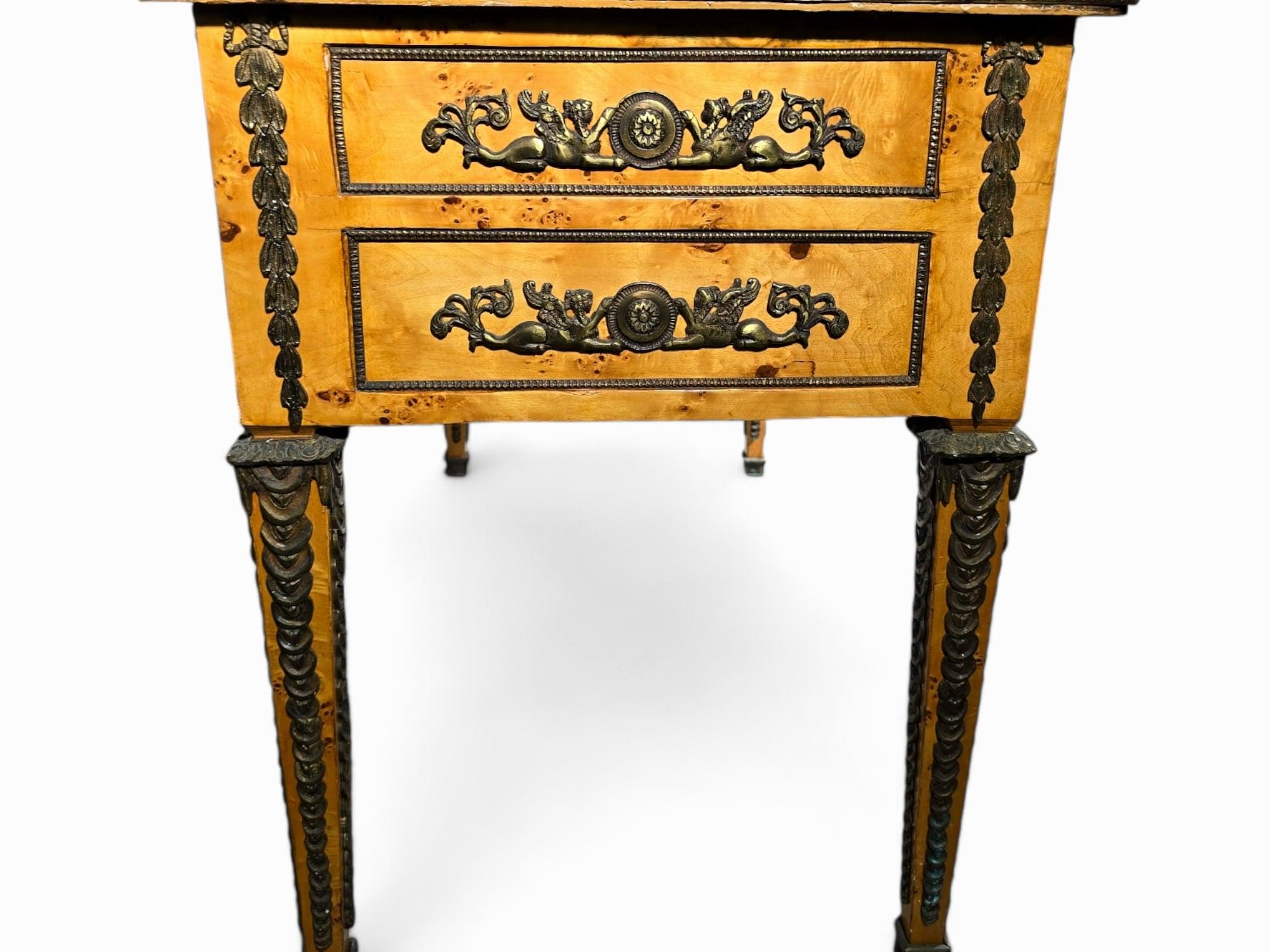 Eleganter französischer Schreibtisch, um 1920 im Angebot 2
