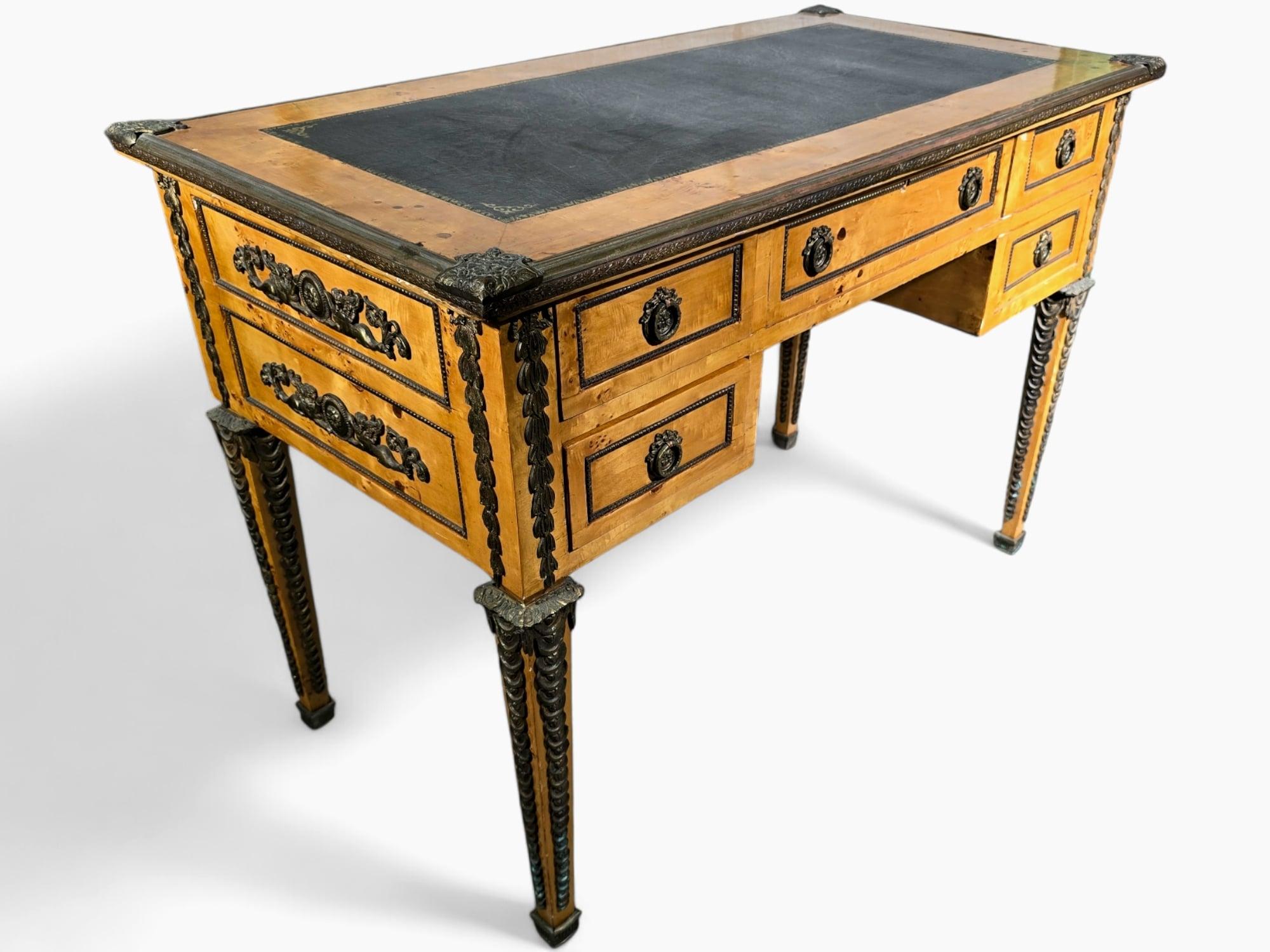 Eleganter französischer Schreibtisch, um 1920 im Angebot 3
