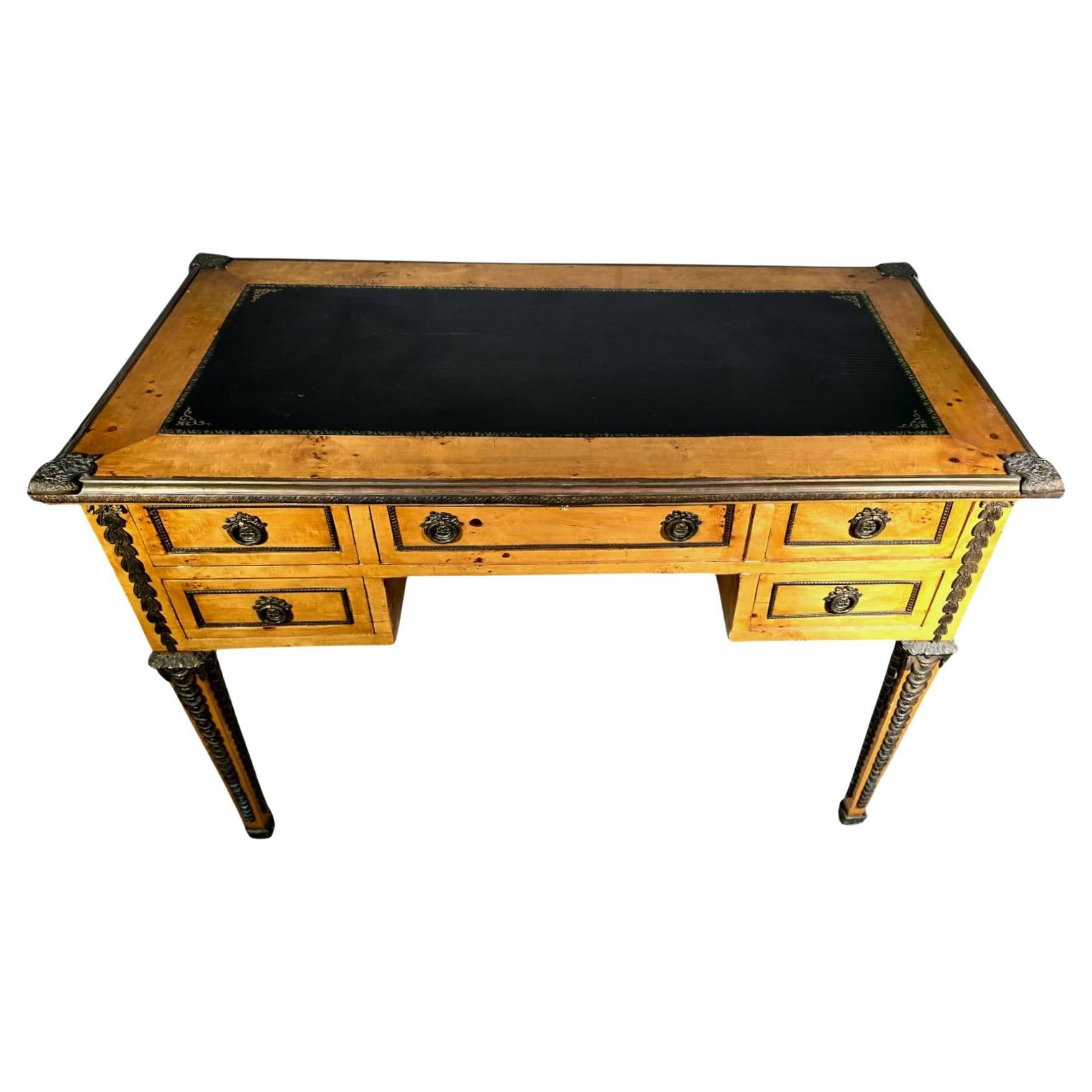 Eleganter französischer Schreibtisch, um 1920 im Angebot