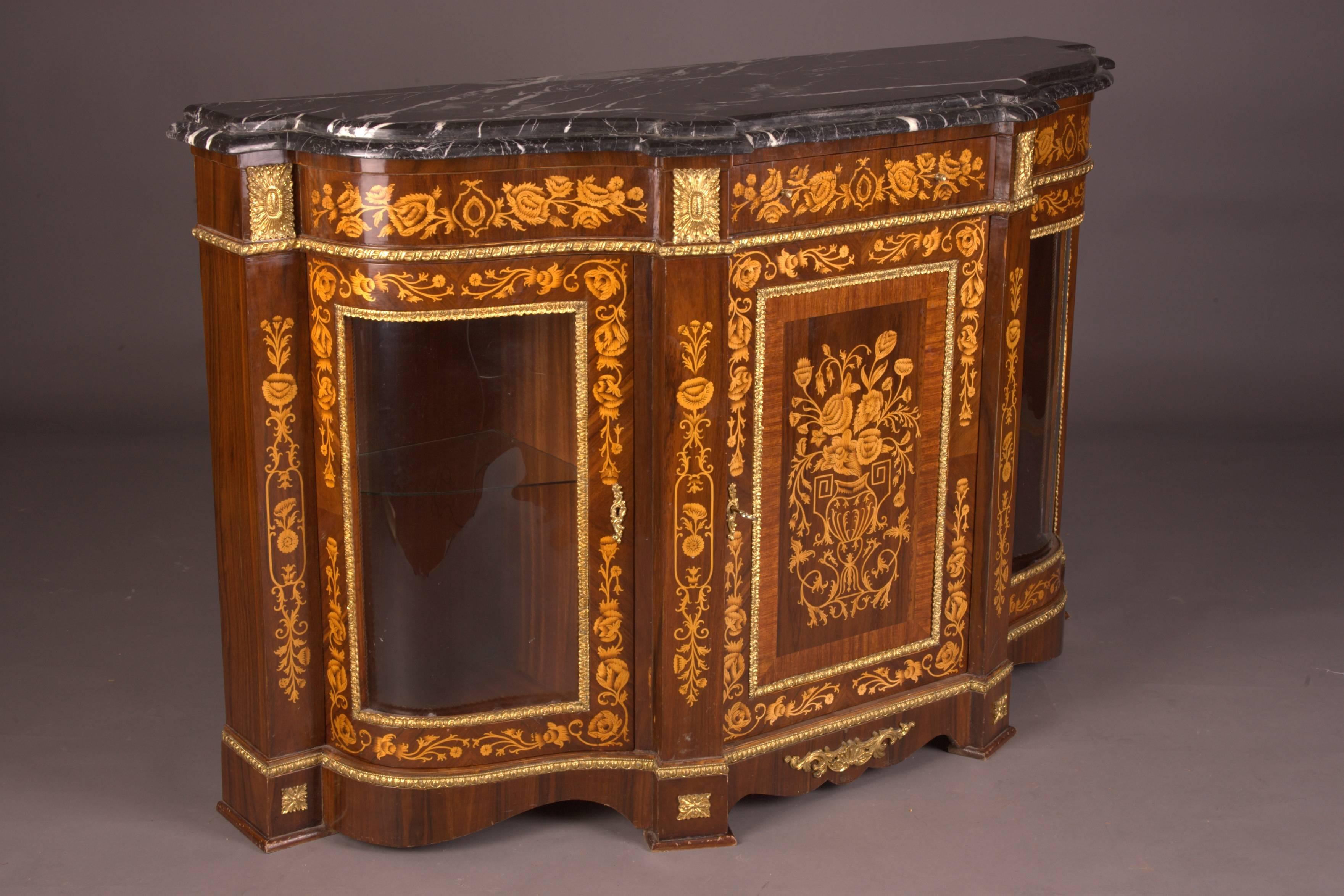 Rosewood with rich marquetry on solid wood.
With black marble top.
   