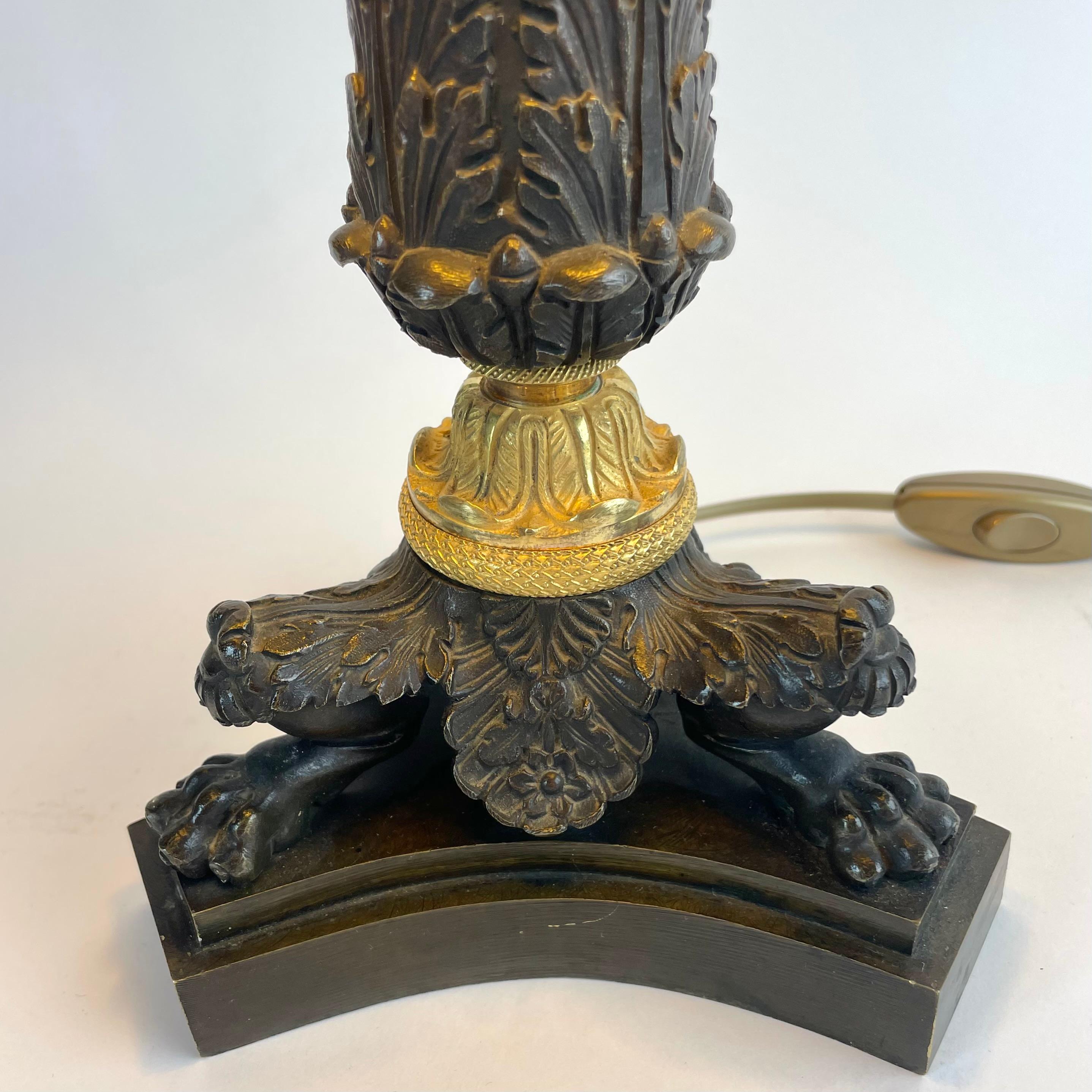 Elegant French Empire Table Lamp in Patinated and Gilded Bronze, 1820s In Good Condition For Sale In Knivsta, SE