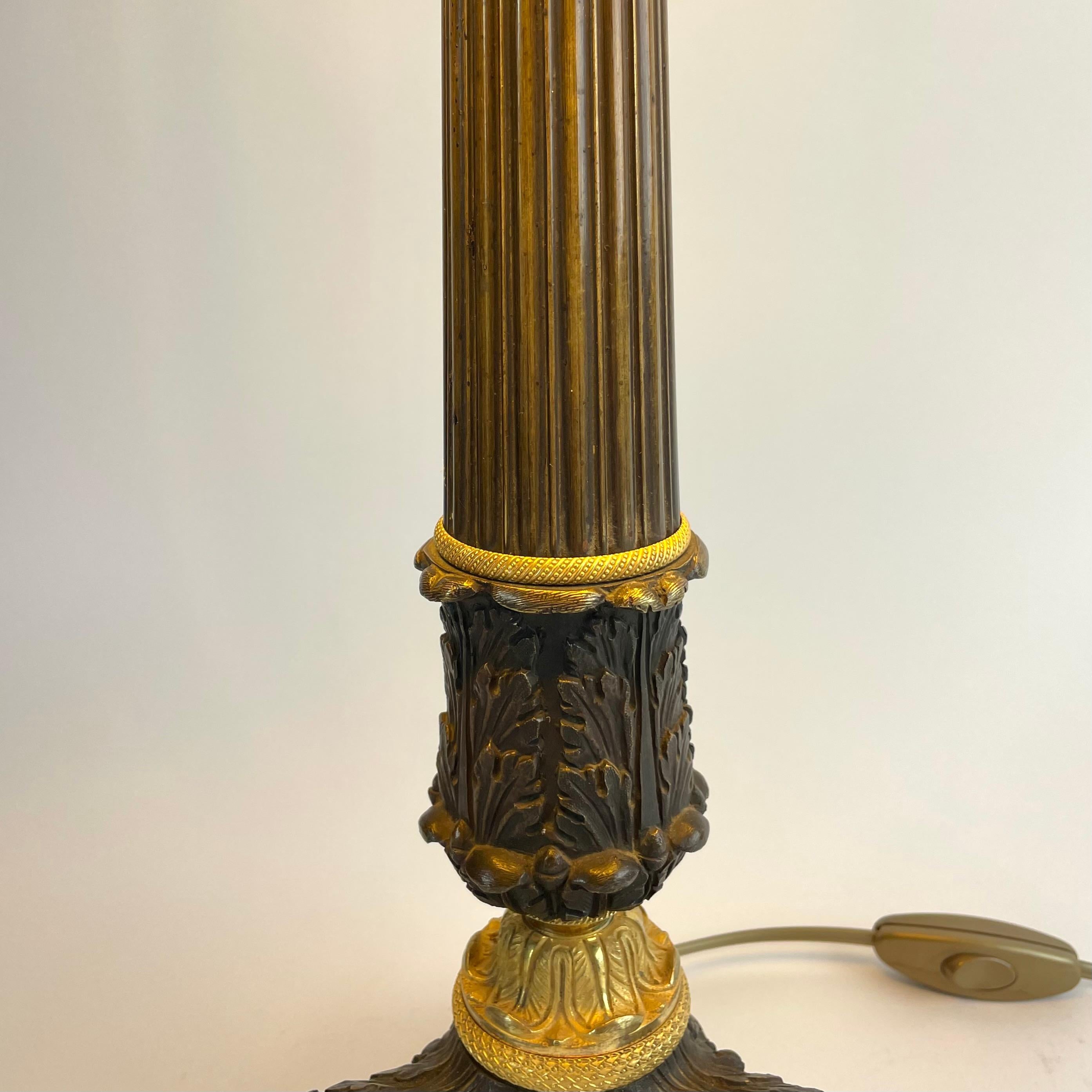 Early 19th Century Elegant French Empire Table Lamp in Patinated and Gilded Bronze, 1820s For Sale
