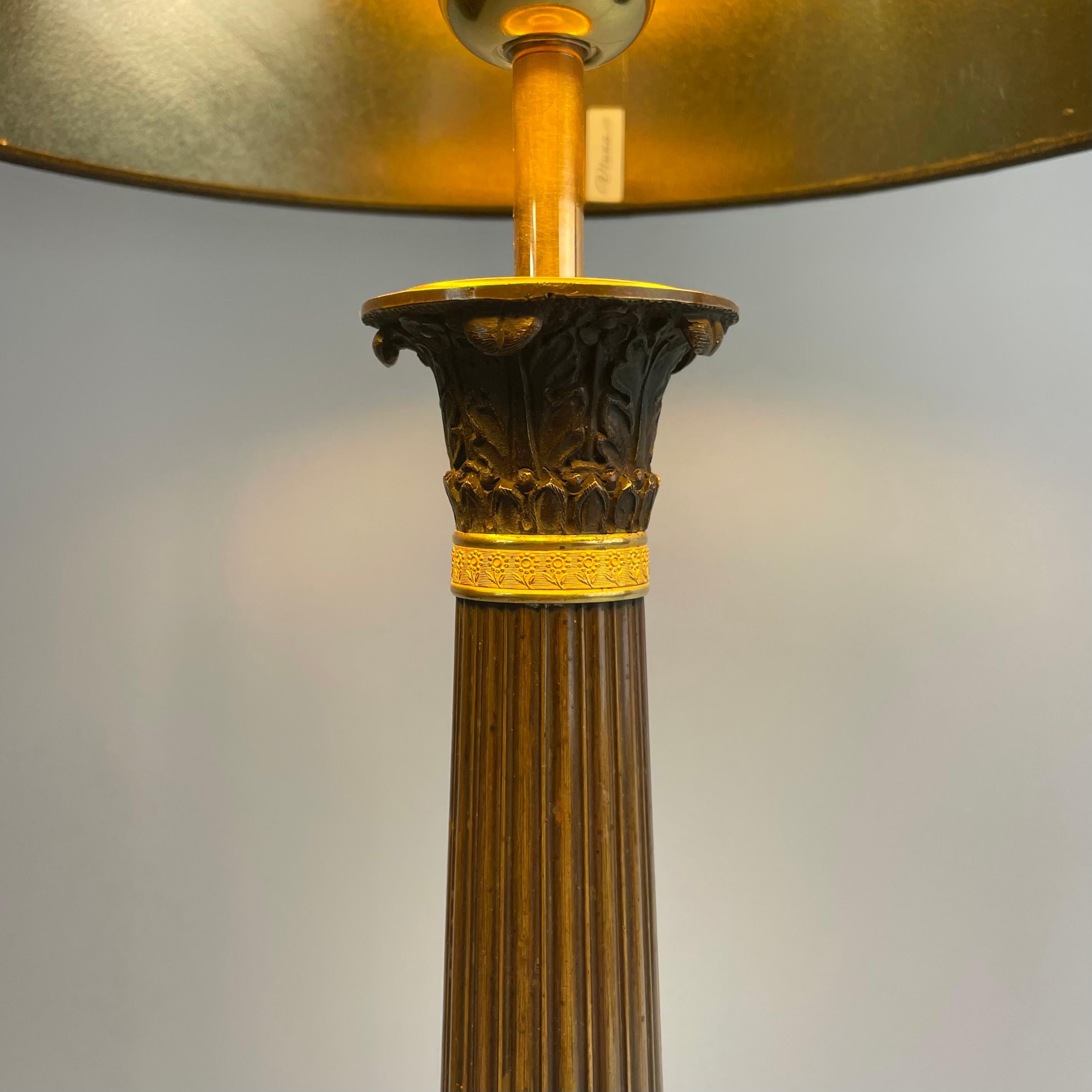 Elegant French Empire Table Lamp in Patinated and Gilded Bronze, 1820s For Sale 1