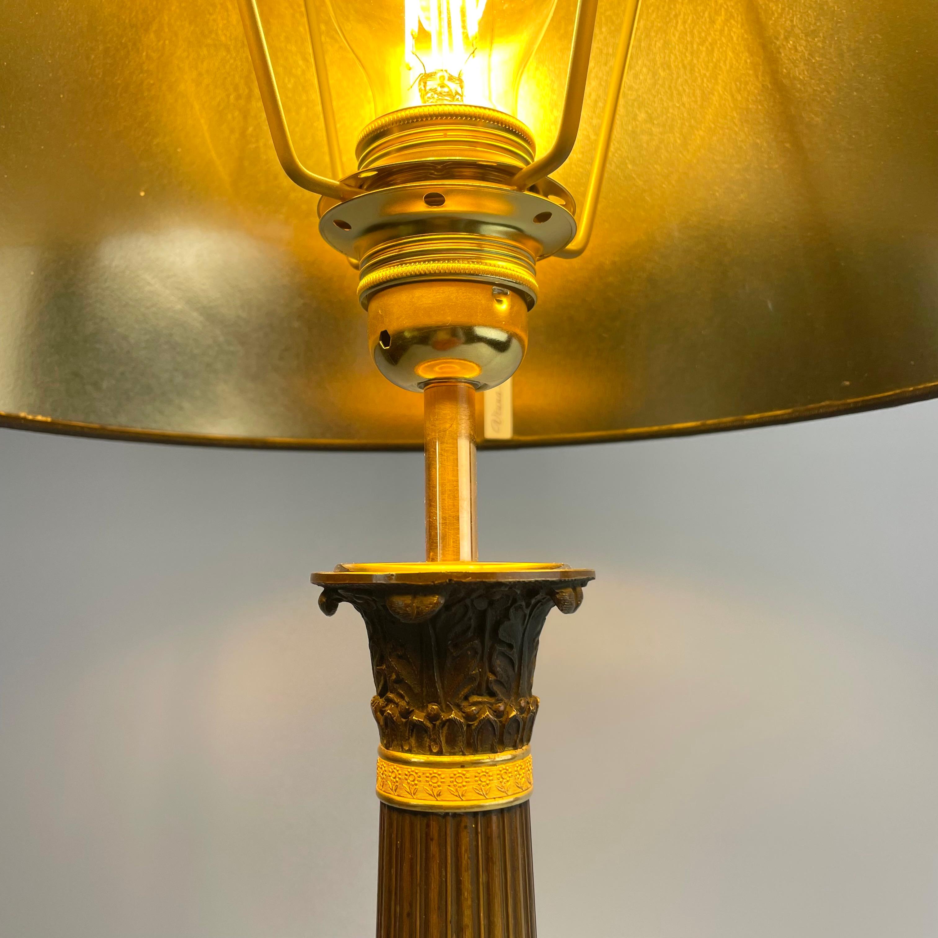Elegant French Empire Table Lamp in Patinated and Gilded Bronze, 1820s For Sale 2