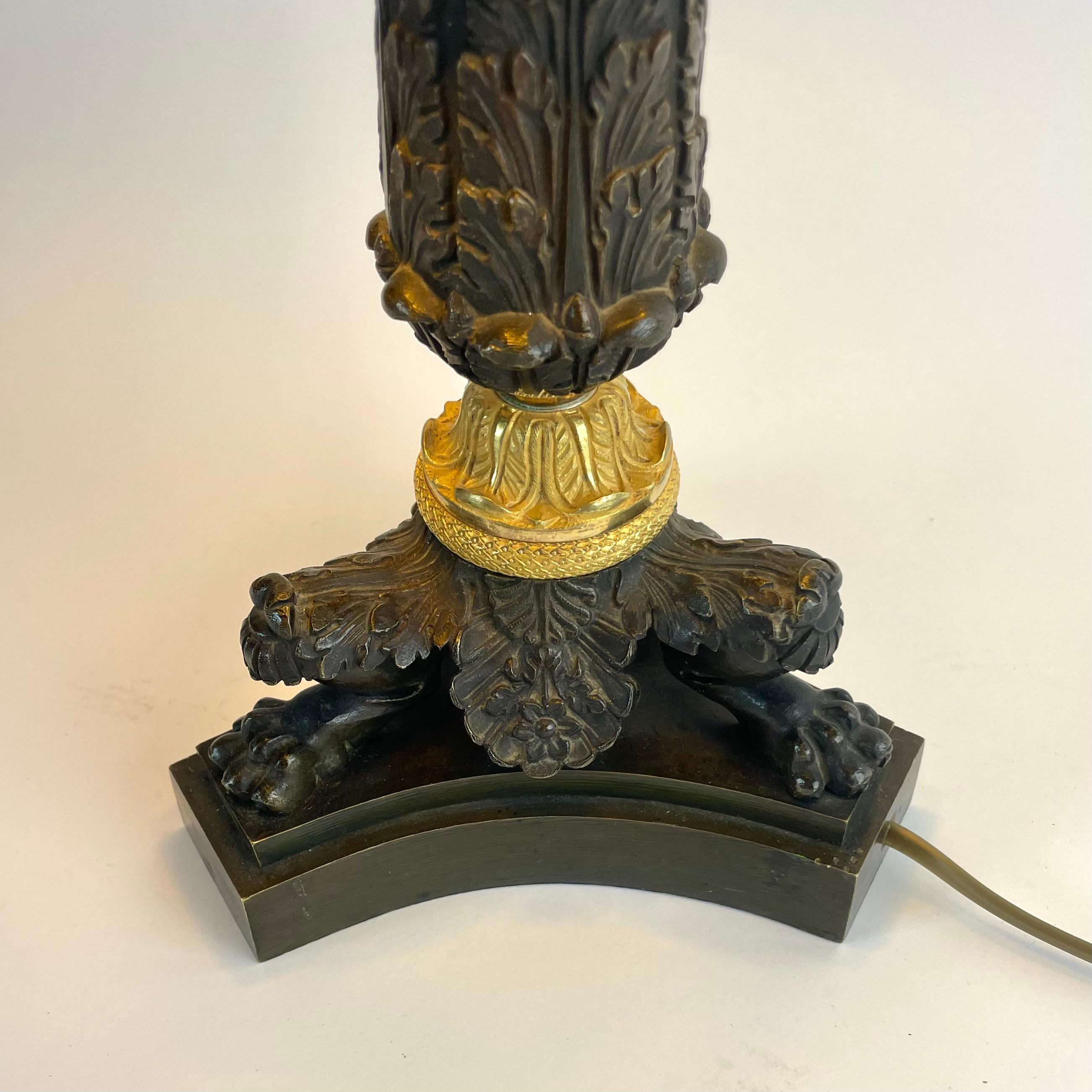 Elegant French Empire Table Lamp in Patinated and Gilded Bronze, 1820s For Sale 3