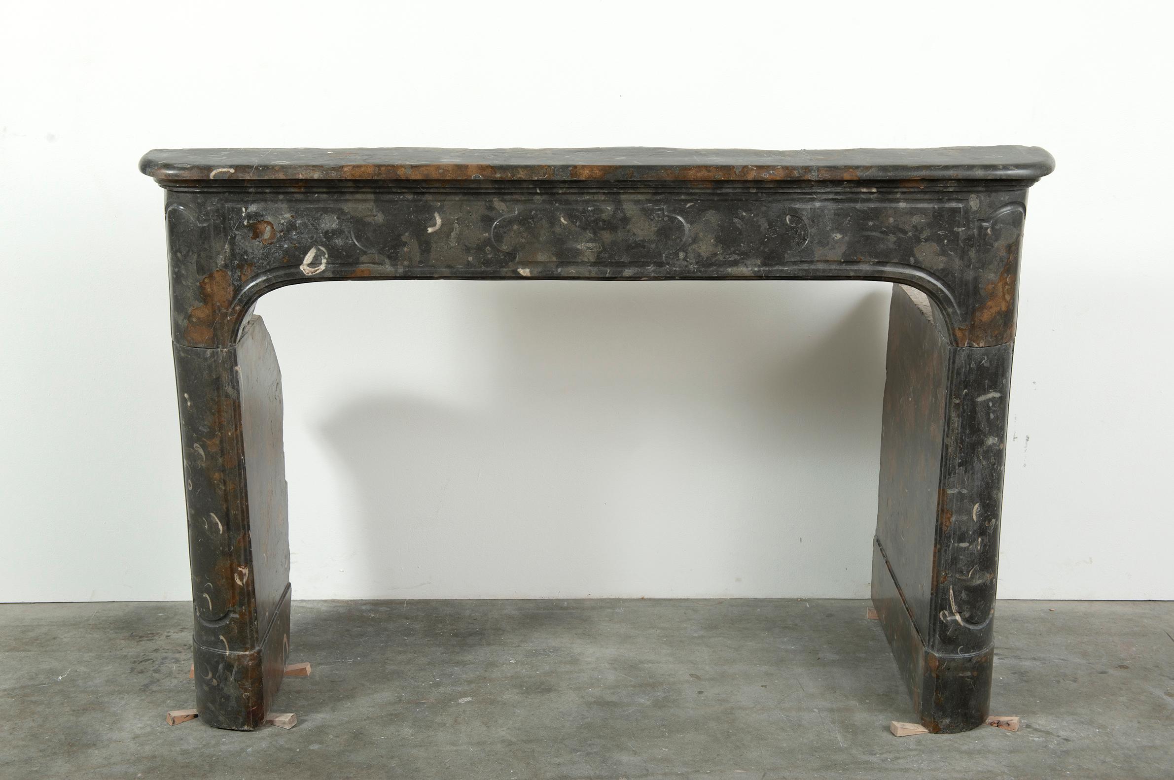 Elegant French Fireplace Mantel In Fair Condition In Haarlem, Noord-Holland