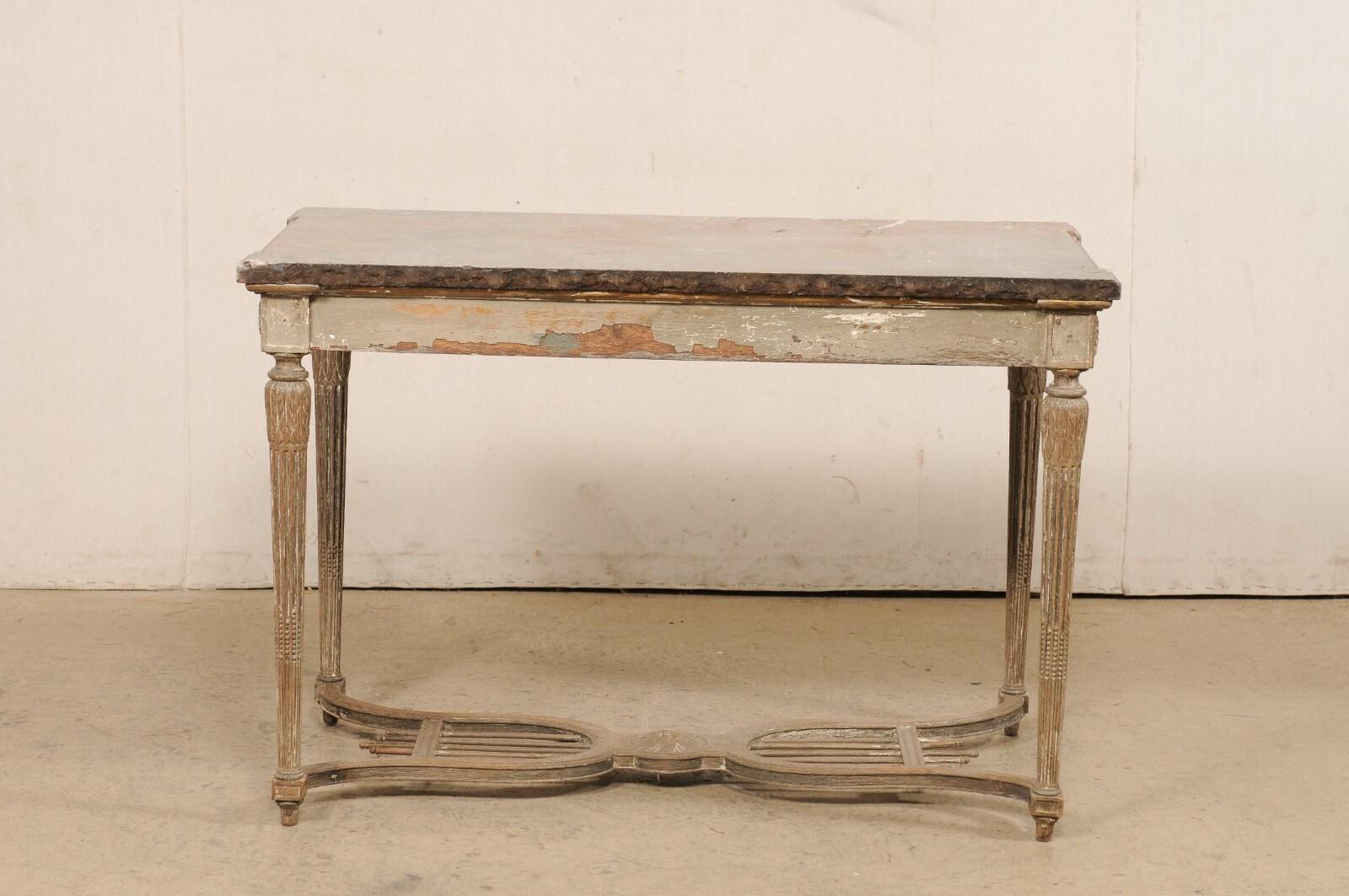 XIXe siècle Élégante table console sculptée à motif 