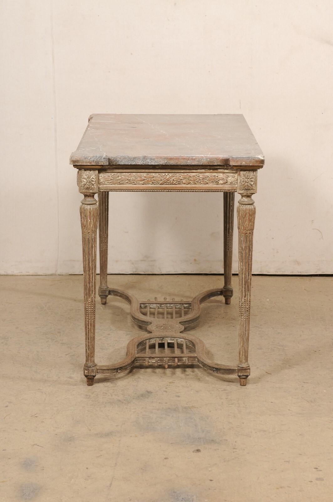 Élégante table console sculptée à motif 