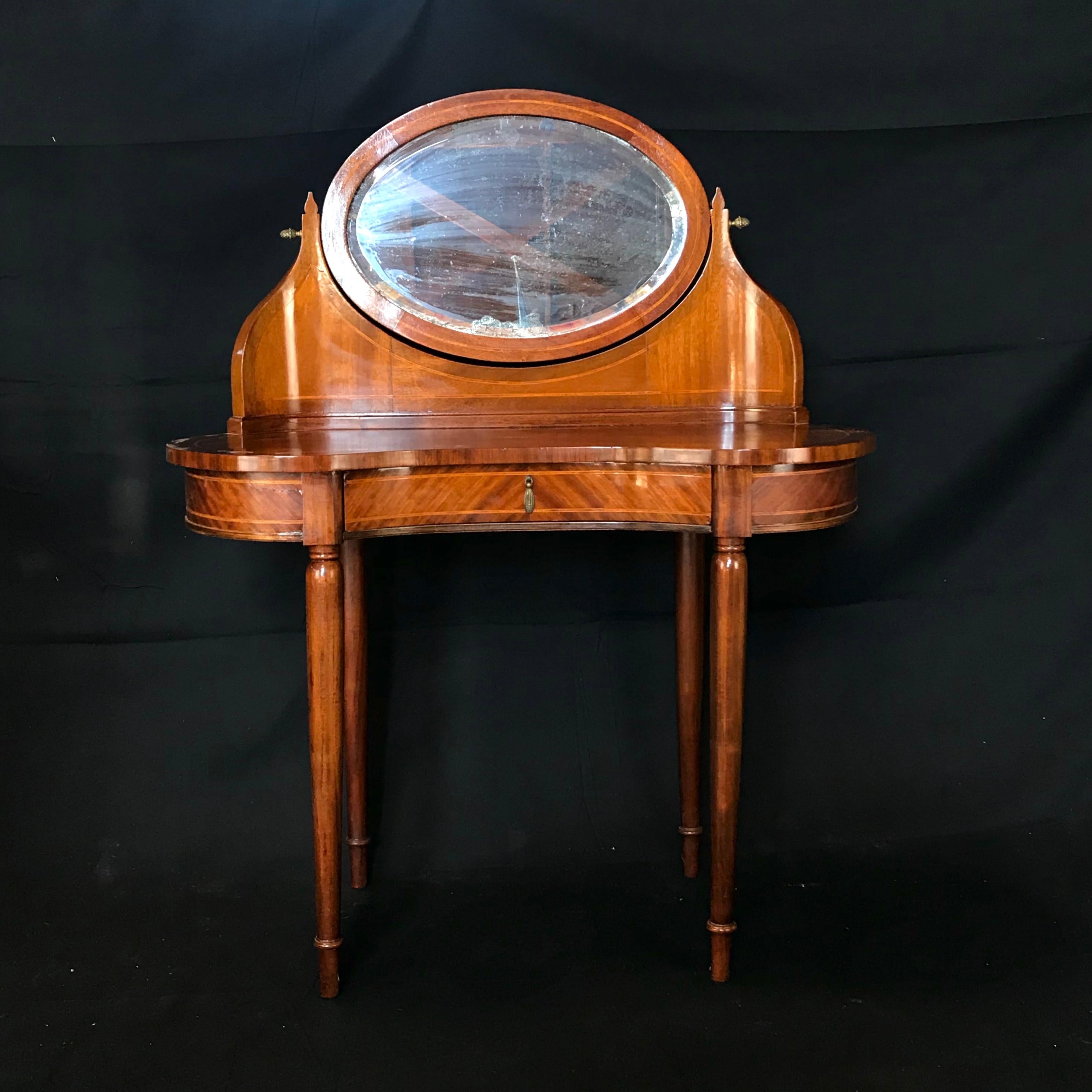 Elegant French Inlaid Walnut Dressing Table Vanity In Good Condition In Hopewell, NJ