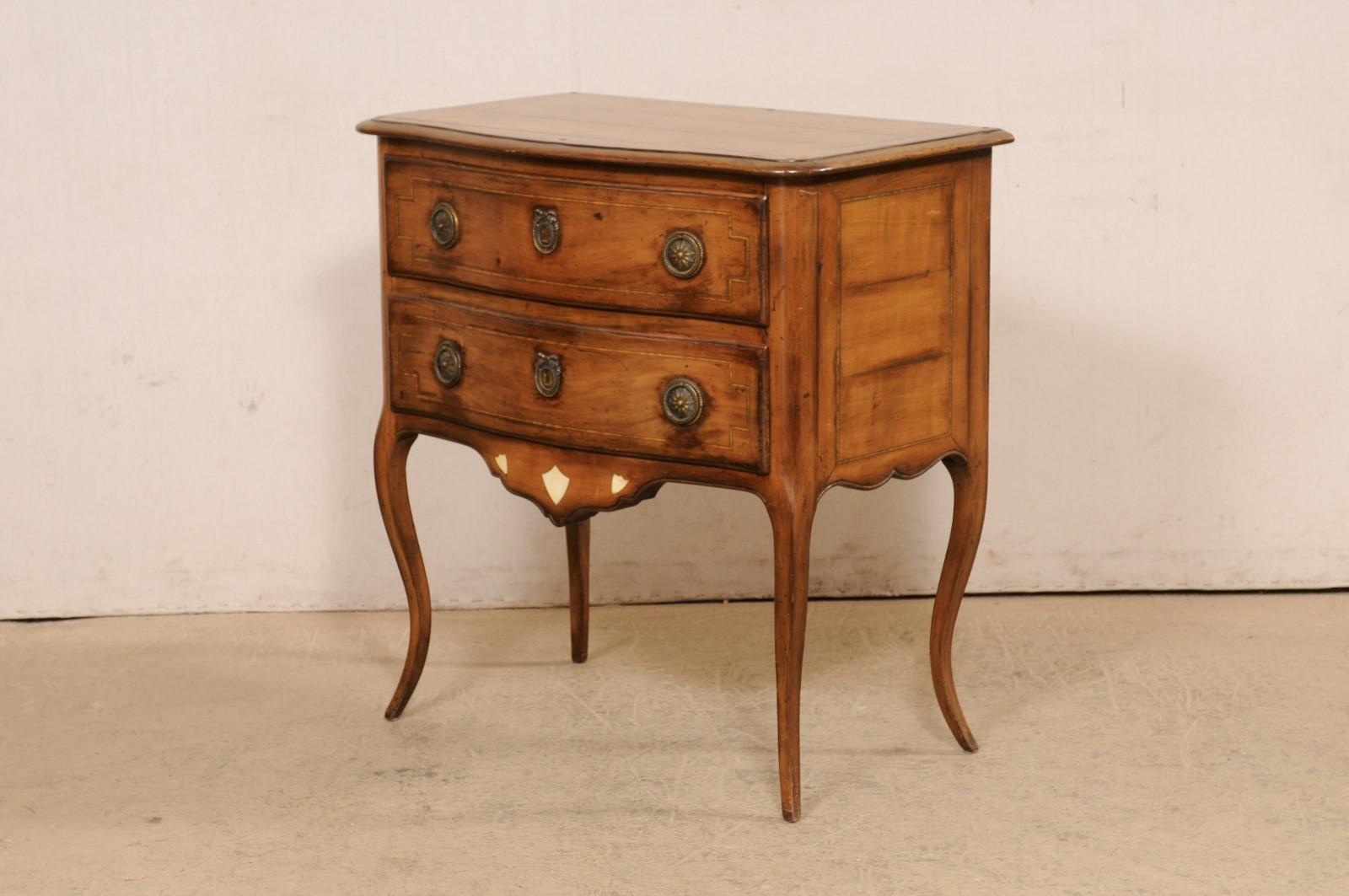 Elegant French Louis XV Raised Commode, Early 19th Century For Sale 7