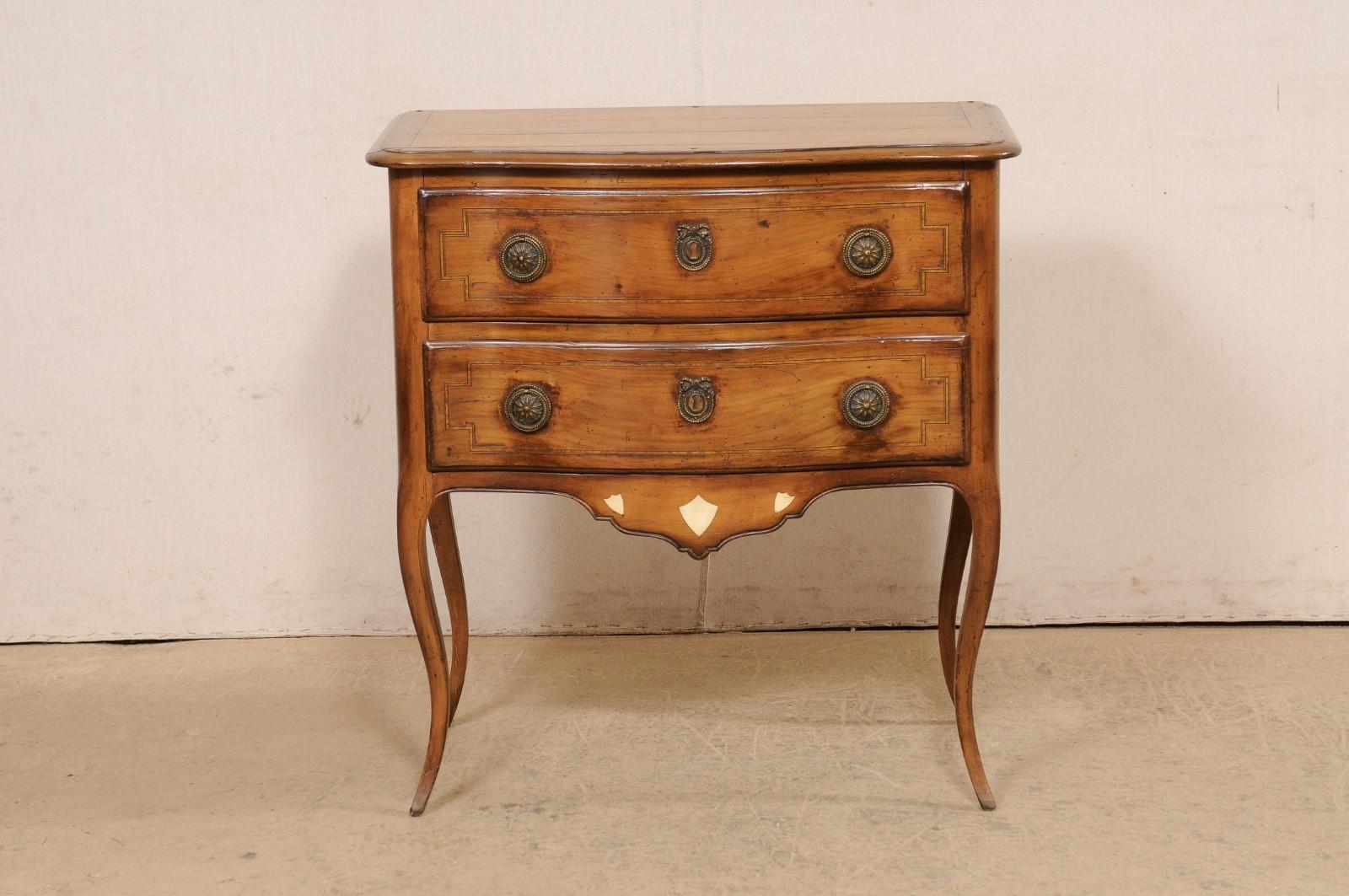 Elegant French Louis XV Raised Commode, Early 19th Century For Sale 8