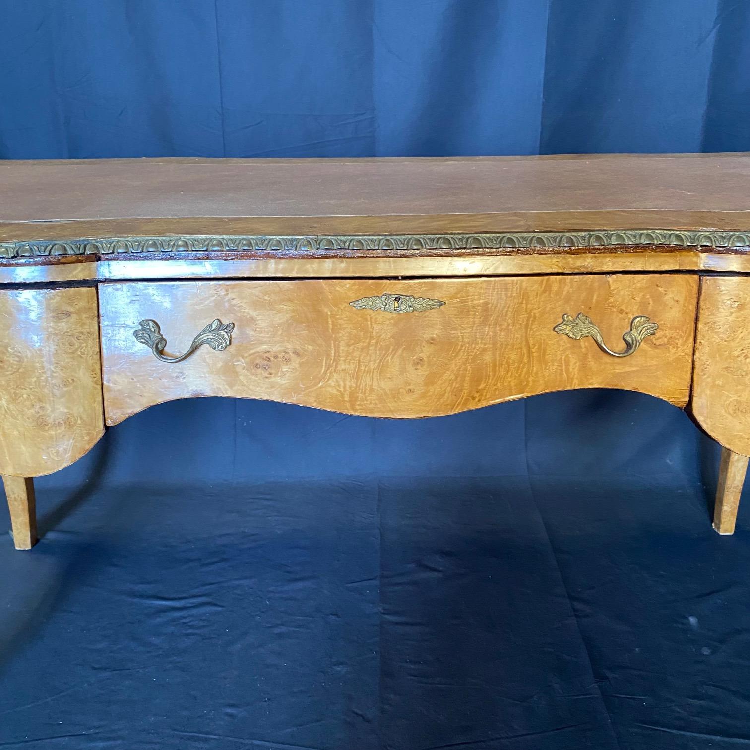 Elegant French Louis XV Style Burled Walnut Writing Desk or Bureau 4