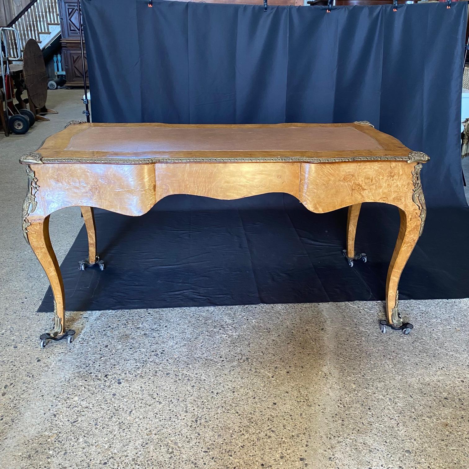 Elegant French Louis XV Style Burled Walnut Writing Desk or Bureau 8