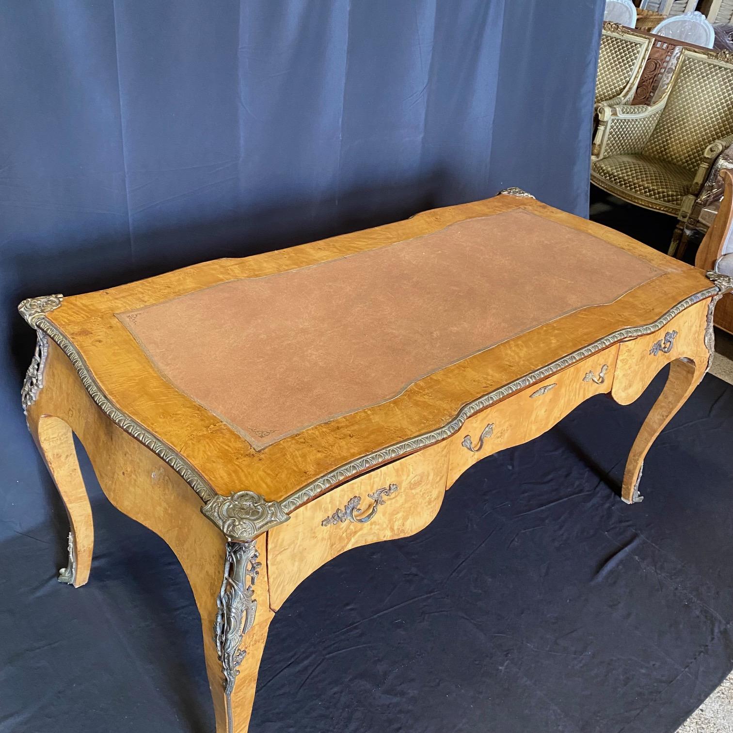 Elegant French Louis XV Style Burled Walnut Writing Desk or Bureau 1