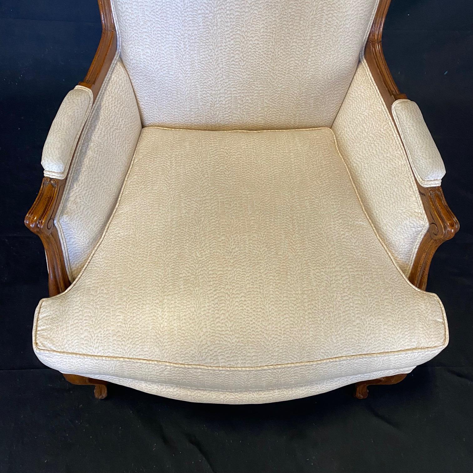Elegant French Louis XV Style Walnut Armchair or Fauteuil  In Good Condition For Sale In Hopewell, NJ