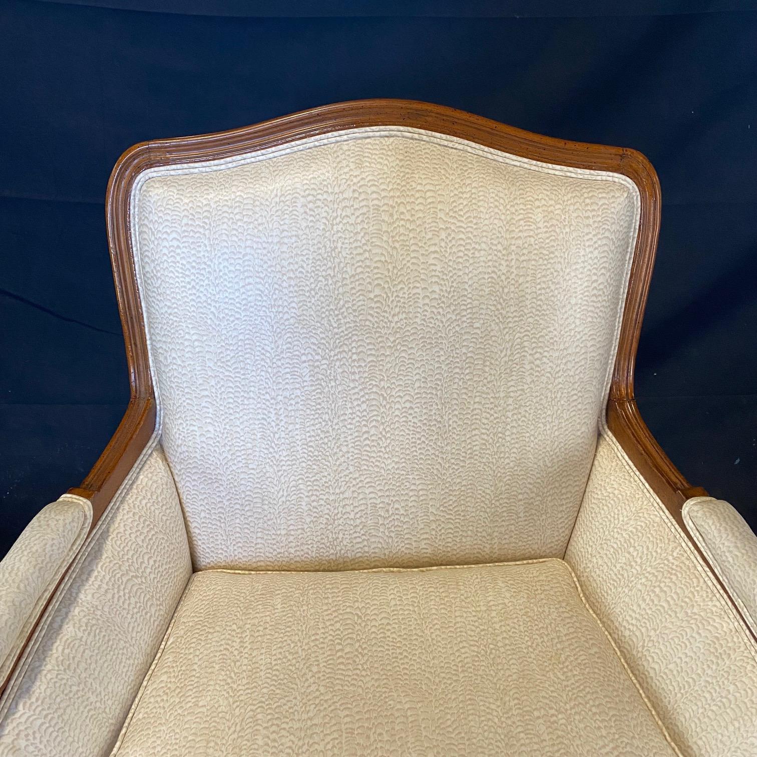 Mid-20th Century Elegant French Louis XV Style Walnut Armchair or Fauteuil  For Sale