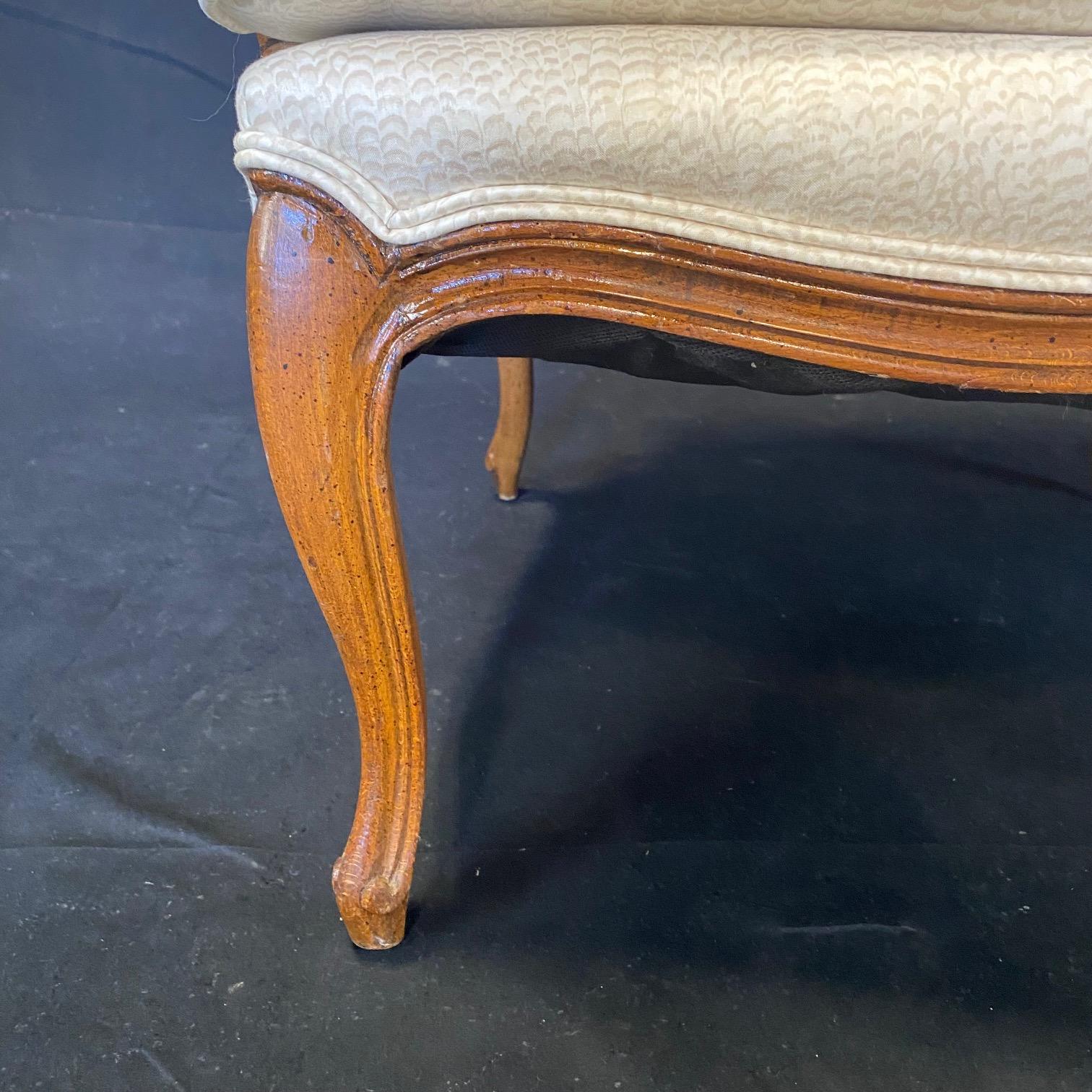 Elegant French Louis XV Style Walnut Armchair or Fauteuil  For Sale 2