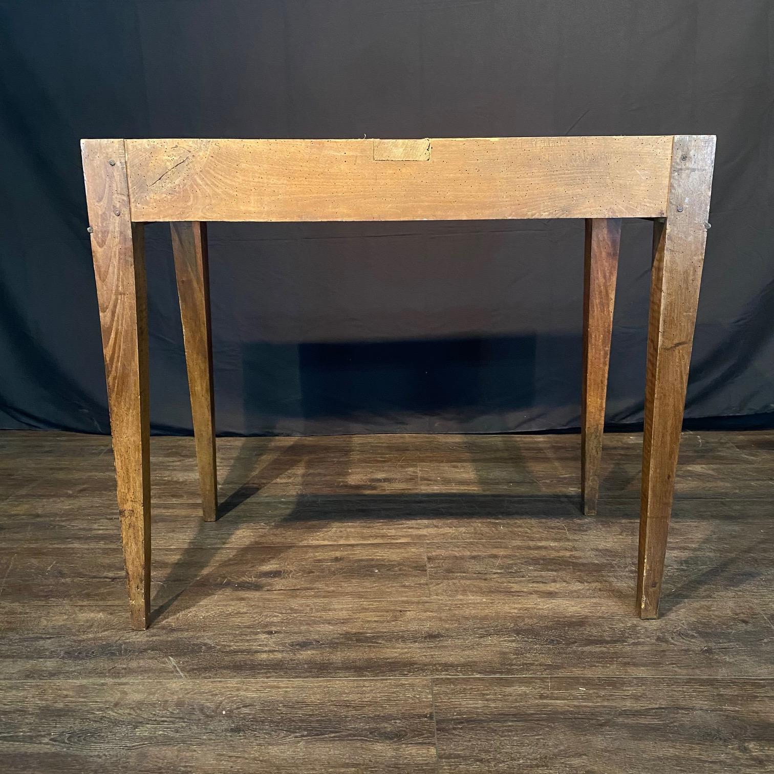 Eleganter französischer Louis XVI neoklassizistischer Konsolentisch mit Marmorplatte im Angebot 6