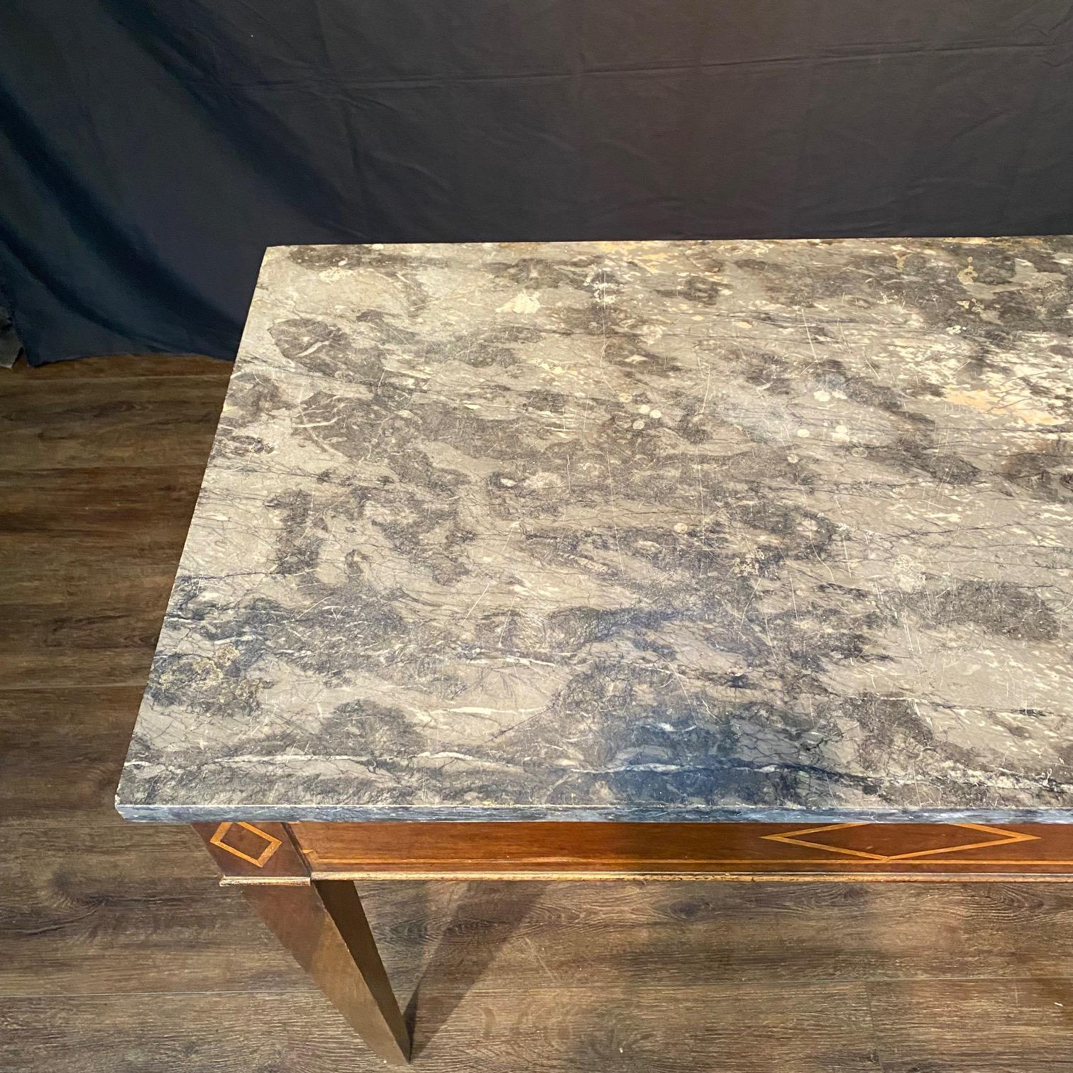 Eleganter französischer Louis XVI neoklassizistischer Konsolentisch mit Marmorplatte im Angebot 3