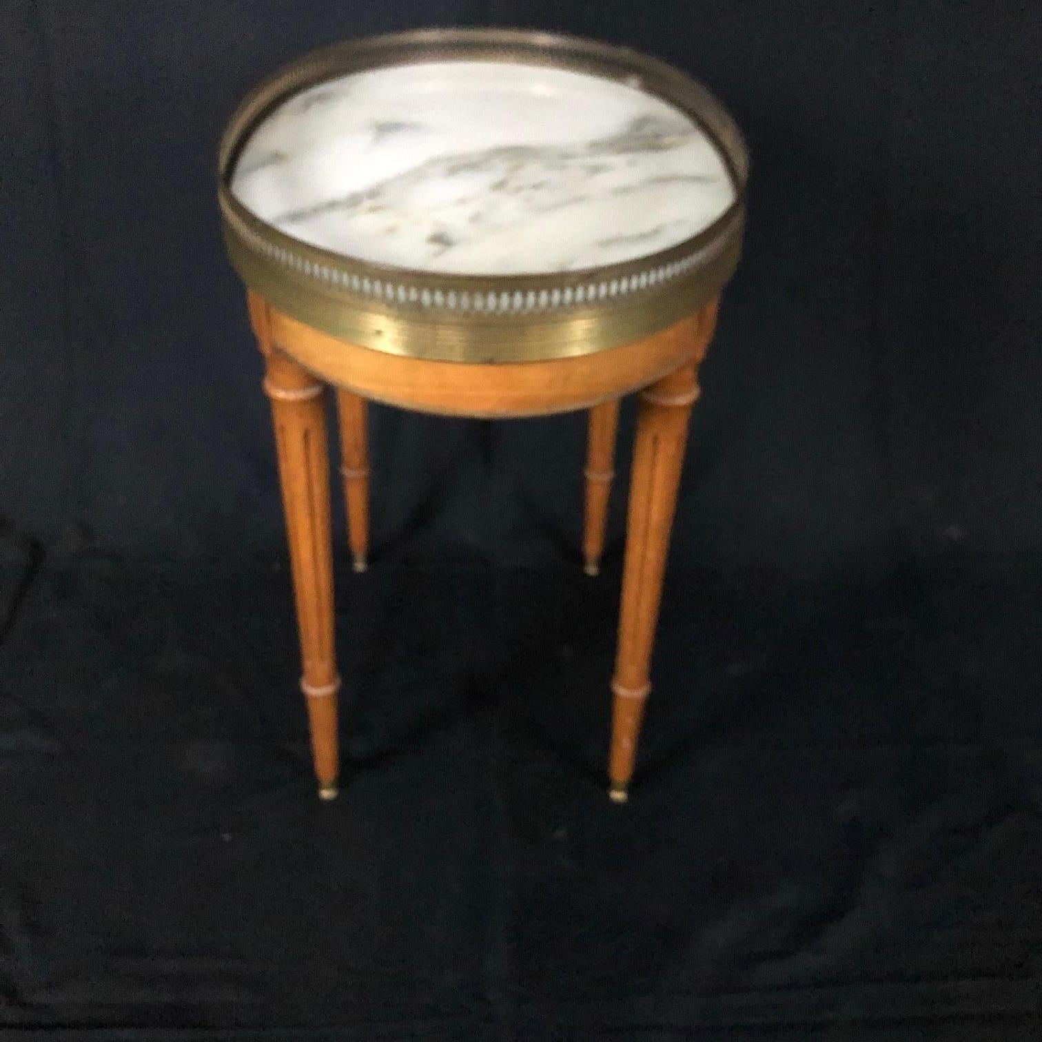 Elegant French Louis XVI Style Oval Oak Marble Topped Side Table In Good Condition In Hopewell, NJ