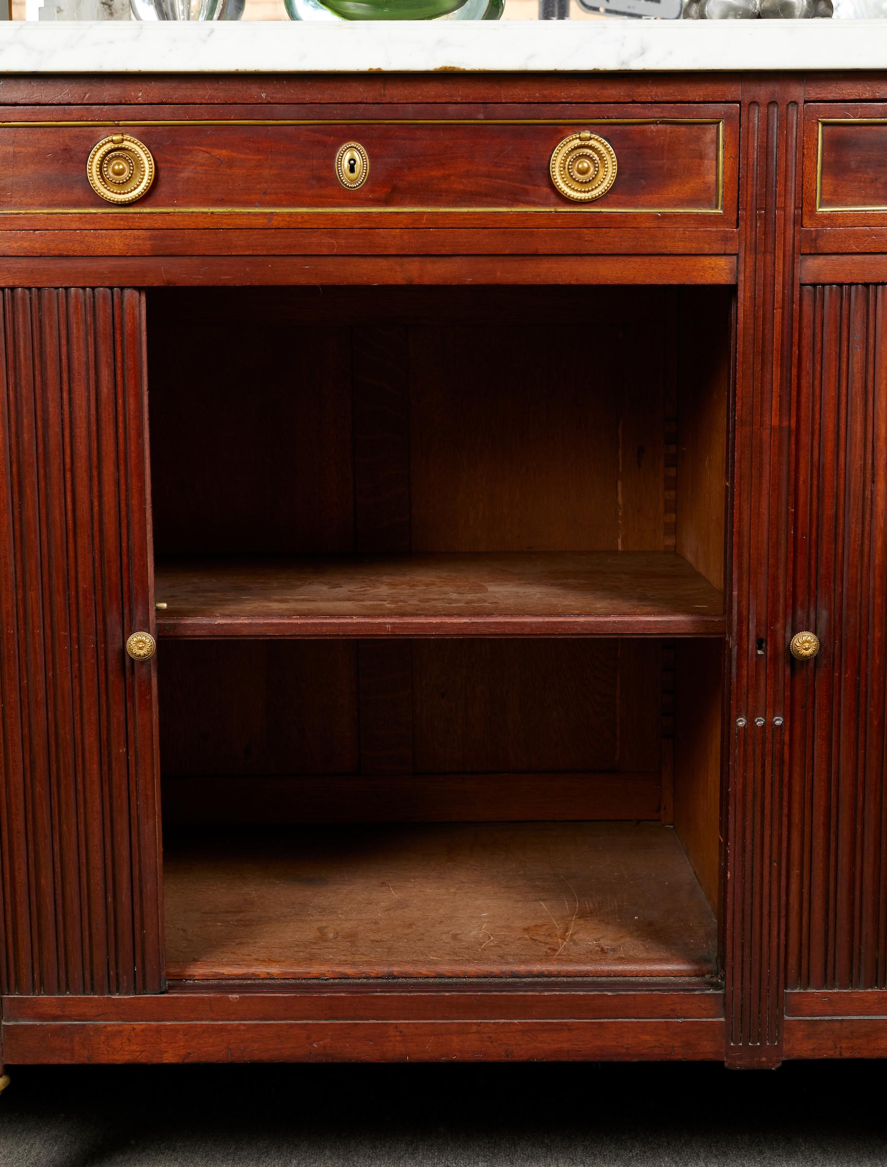 Elegant French Mahogany and White Carrara Marble Buffet by Maison Krieger In Good Condition In Montreal, QC