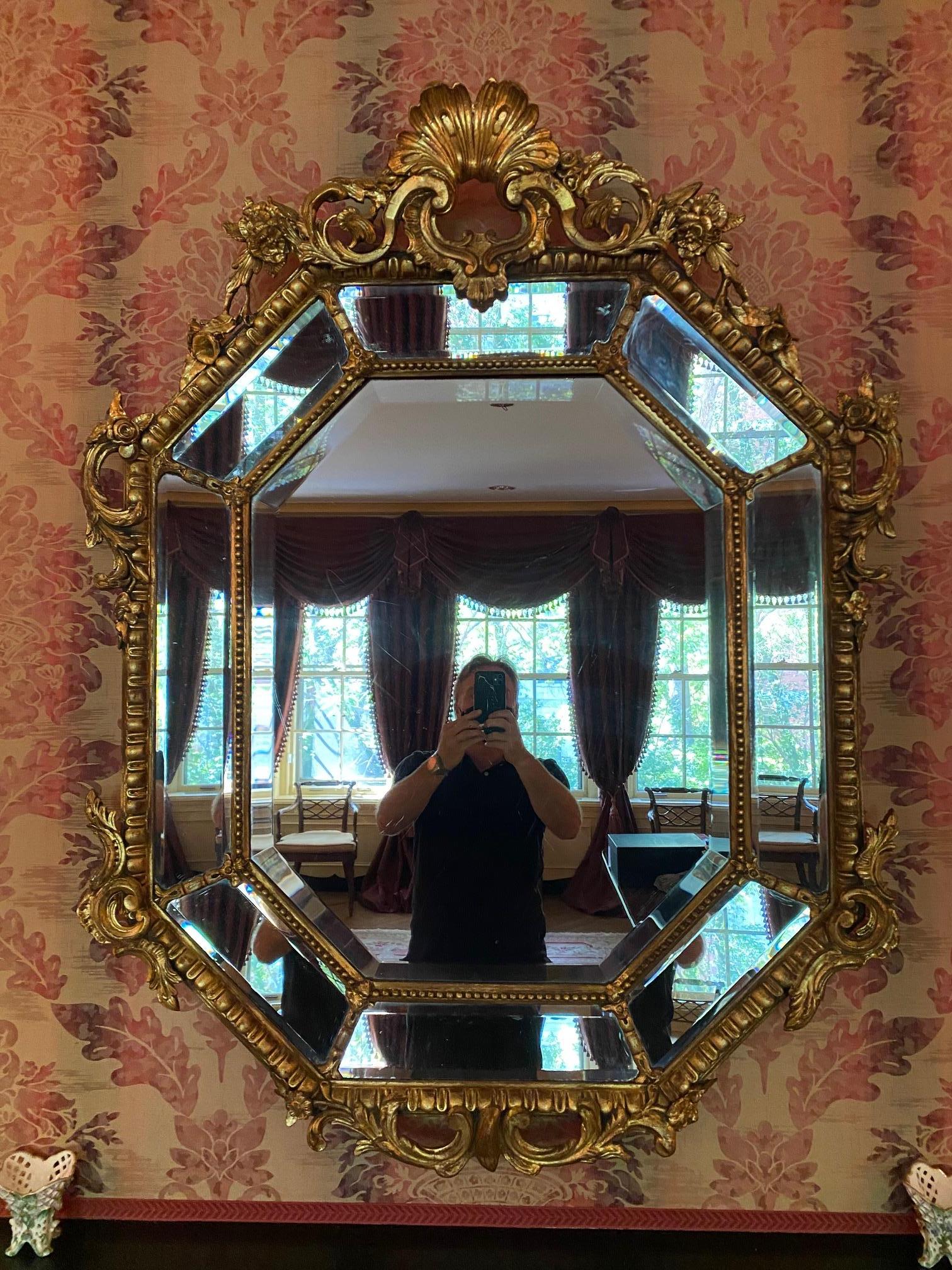 Elegant French Napoleon III Period Parclose Gilt Wood Mirror In Good Condition For Sale In Montreal, QC