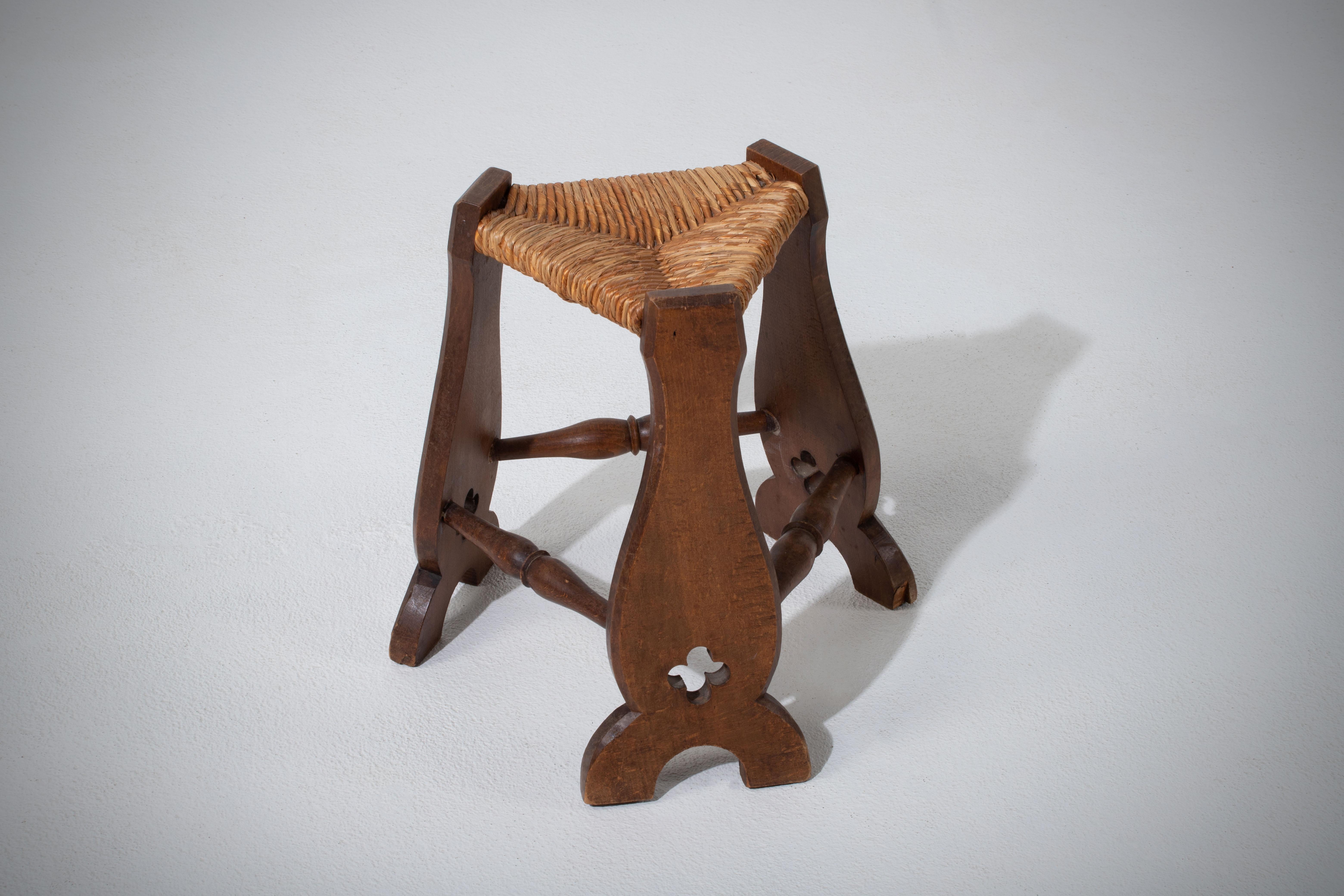 French Provincial Elegant French Oak Stool, Woven Rush Seat, 1930s For Sale