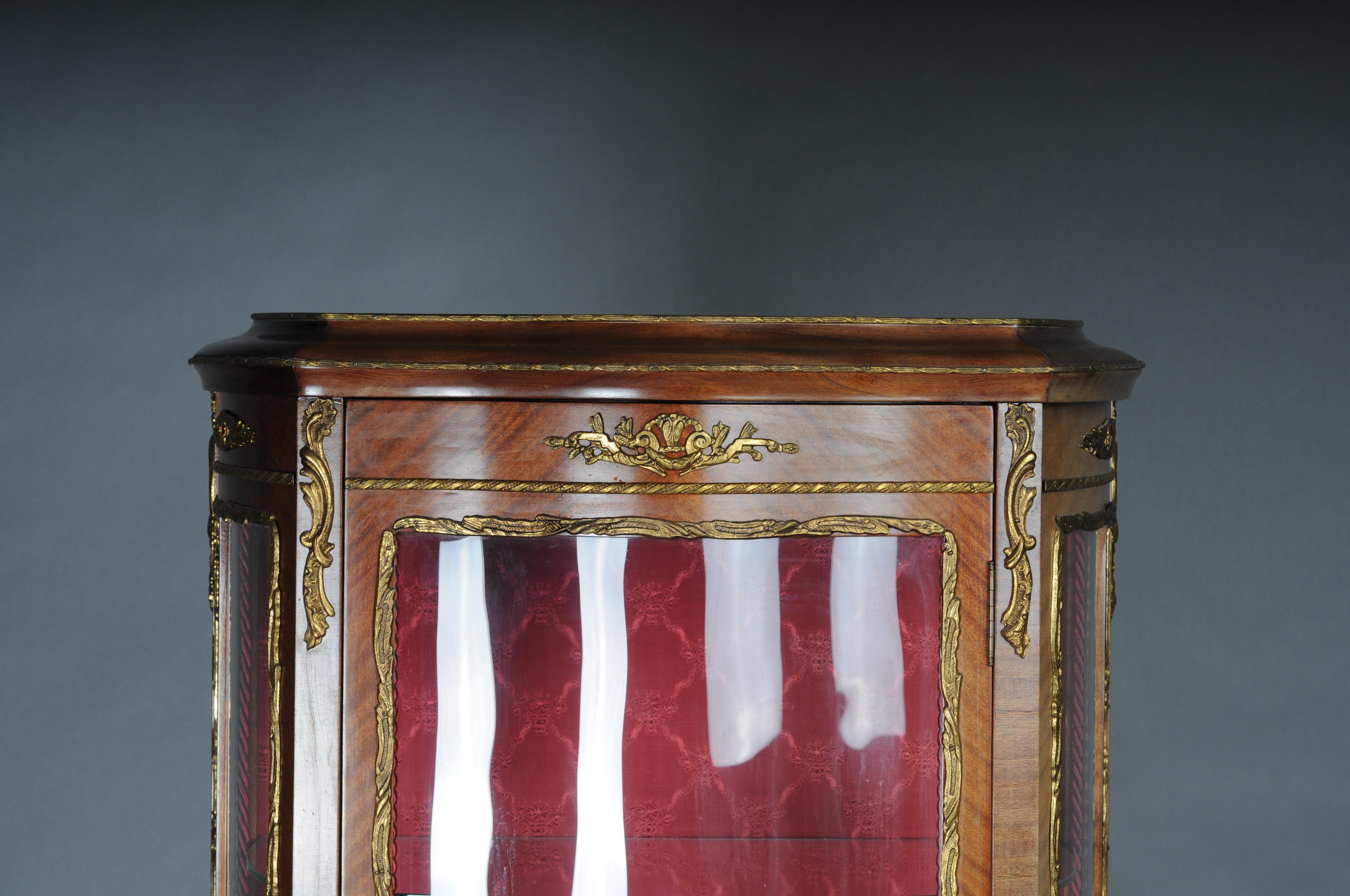 Gilt Elegant French Ornamental display case, gilded bronze, Louis XV For Sale