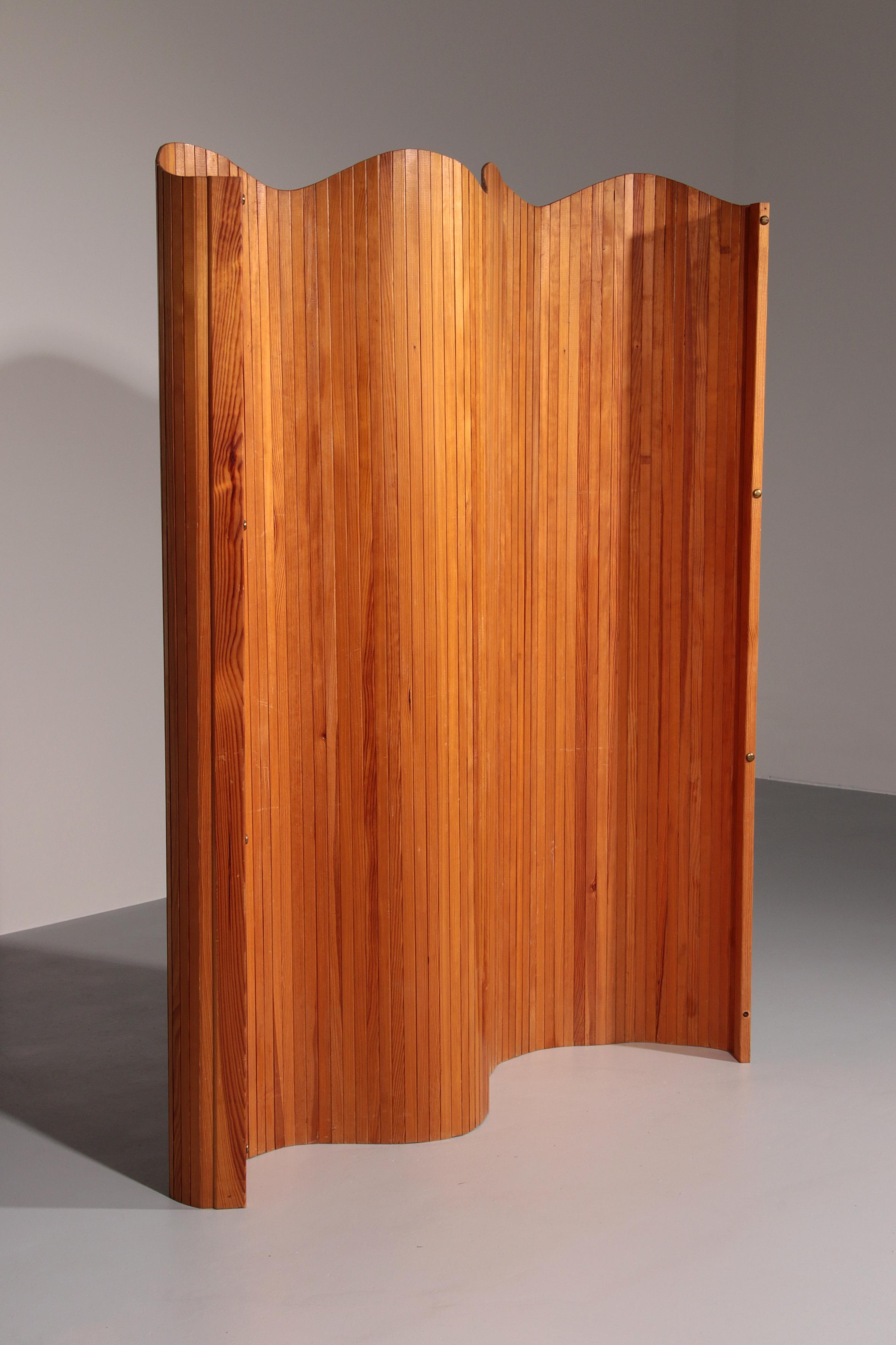 

This exquisite French room divider, designed by Jomain Baumann in Paris and produced in Melun, is a true statement piece. Originally designed in 1903, this particular model dates back to the 1930s. The screen is self-supporting when arranged in a