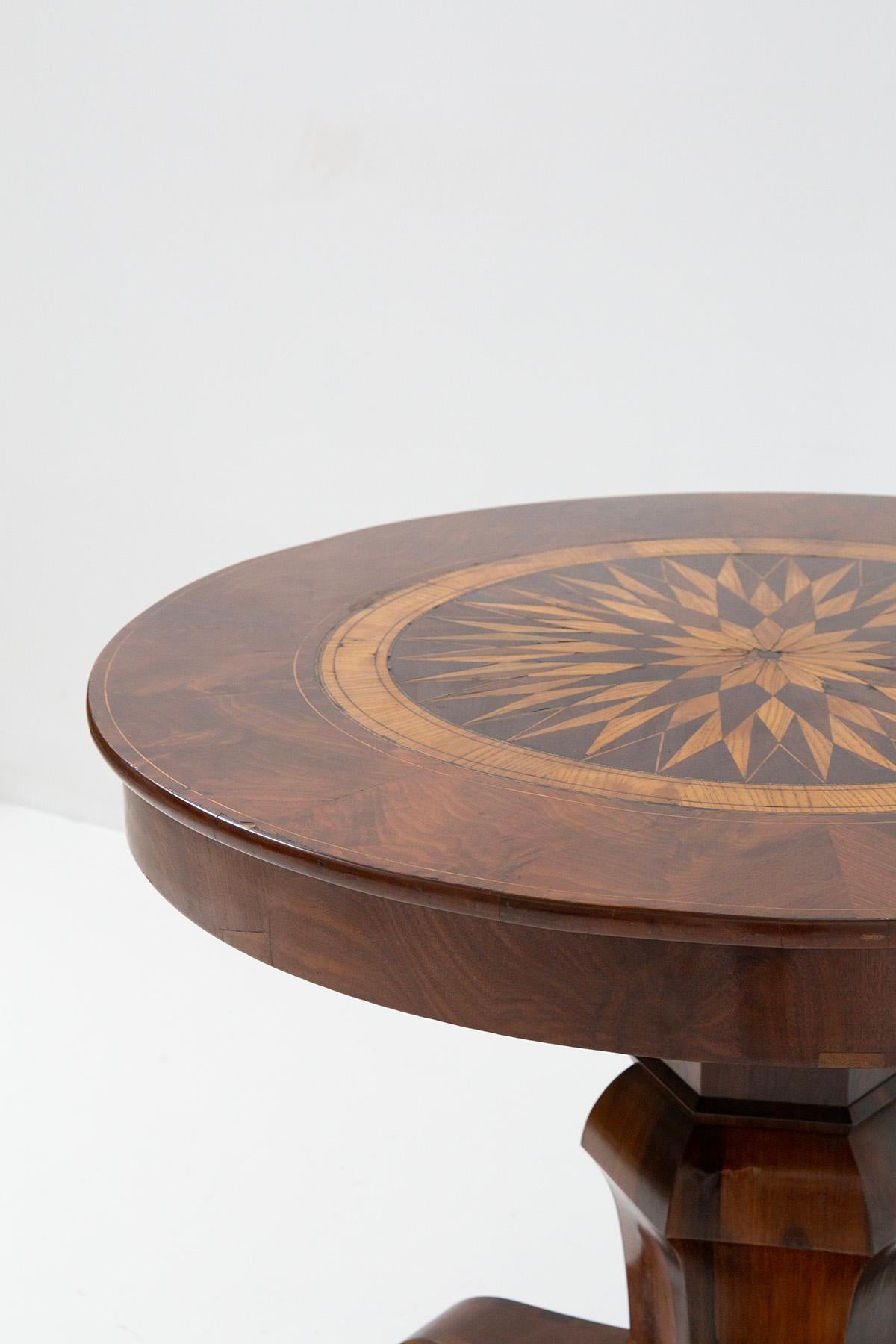 Baroque Elegant French Round Table with Fine Inlays For Sale