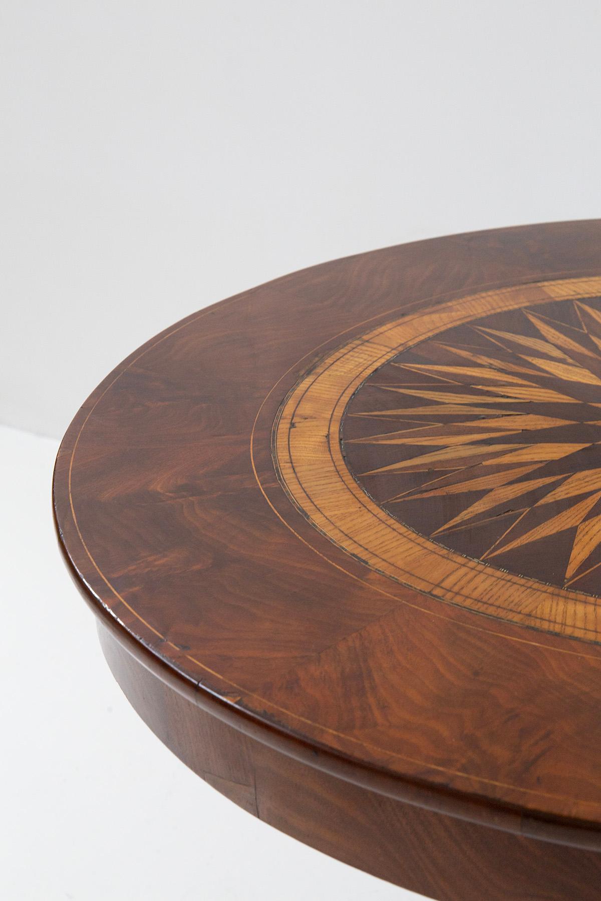 Elegant French Round Table with Fine Inlays For Sale 2