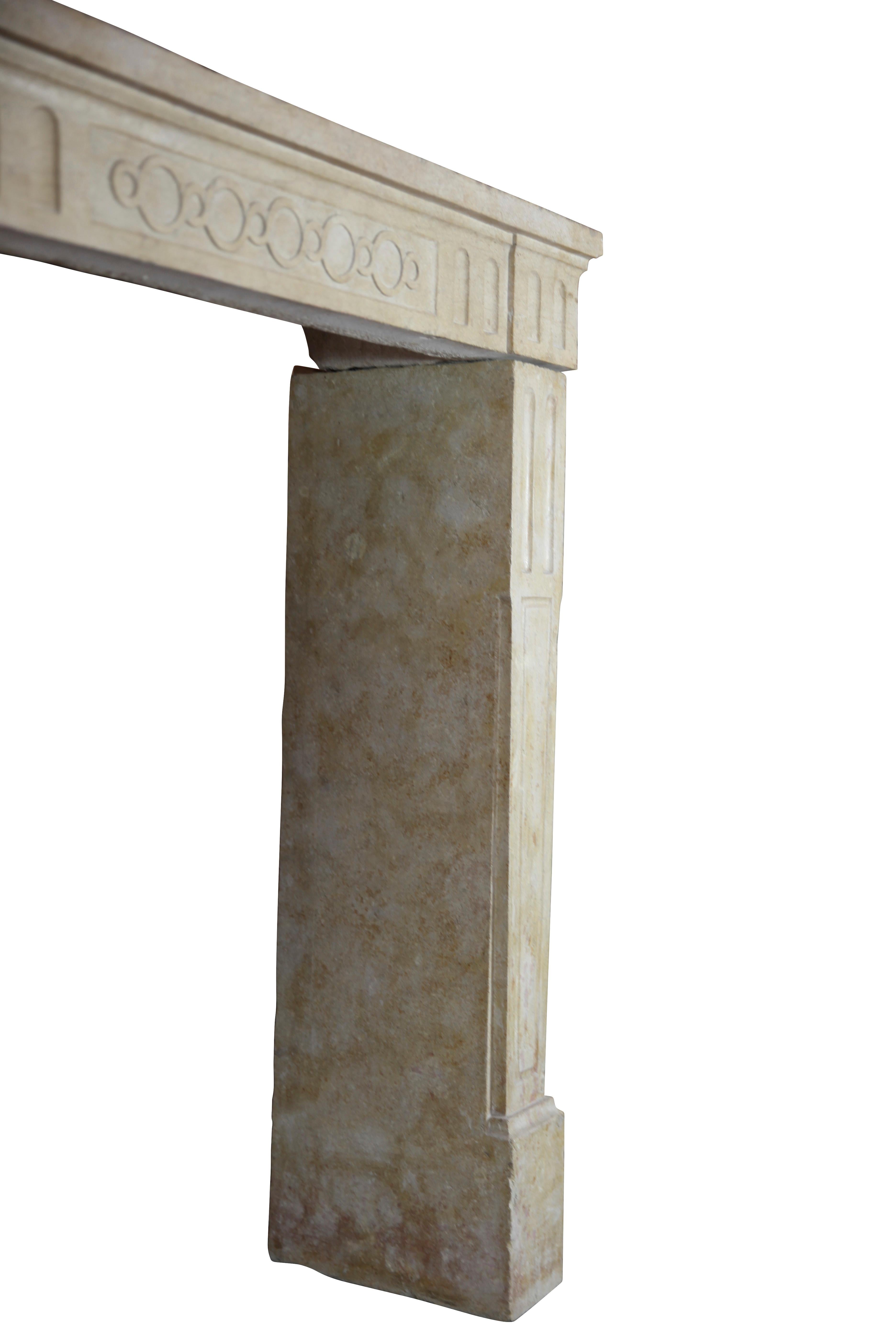 Elegant French Rustic Limestone Fireplace Surround In Good Condition For Sale In Beervelde, BE